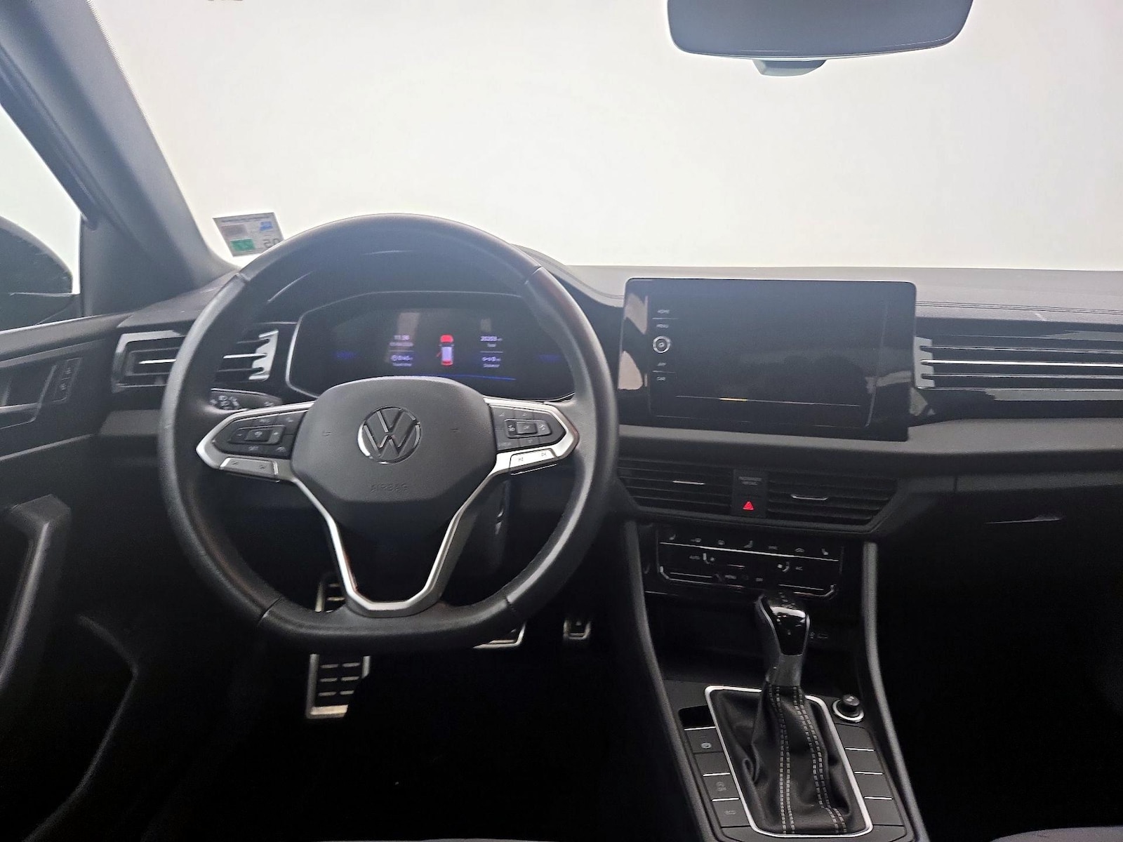 2025 Volkswagen Jetta Sport - Photo 11