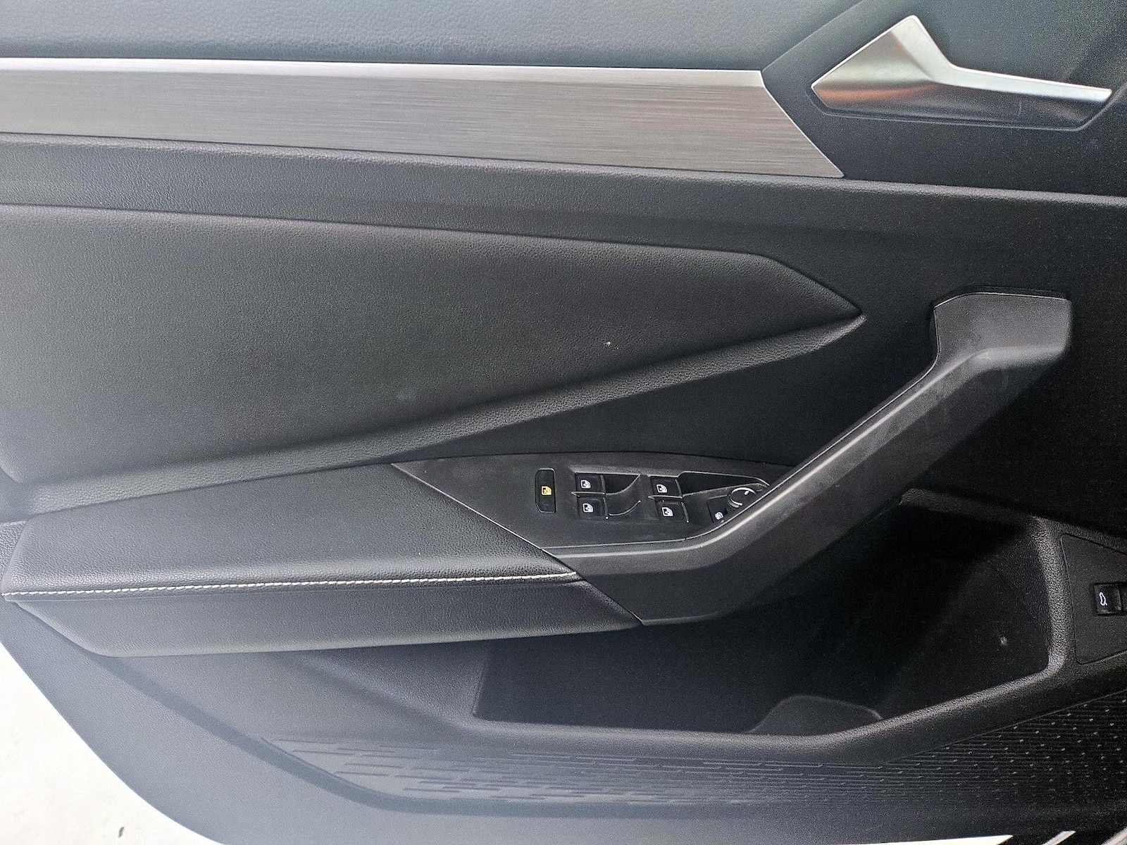 2025 Volkswagen Jetta Sport - Photo 13