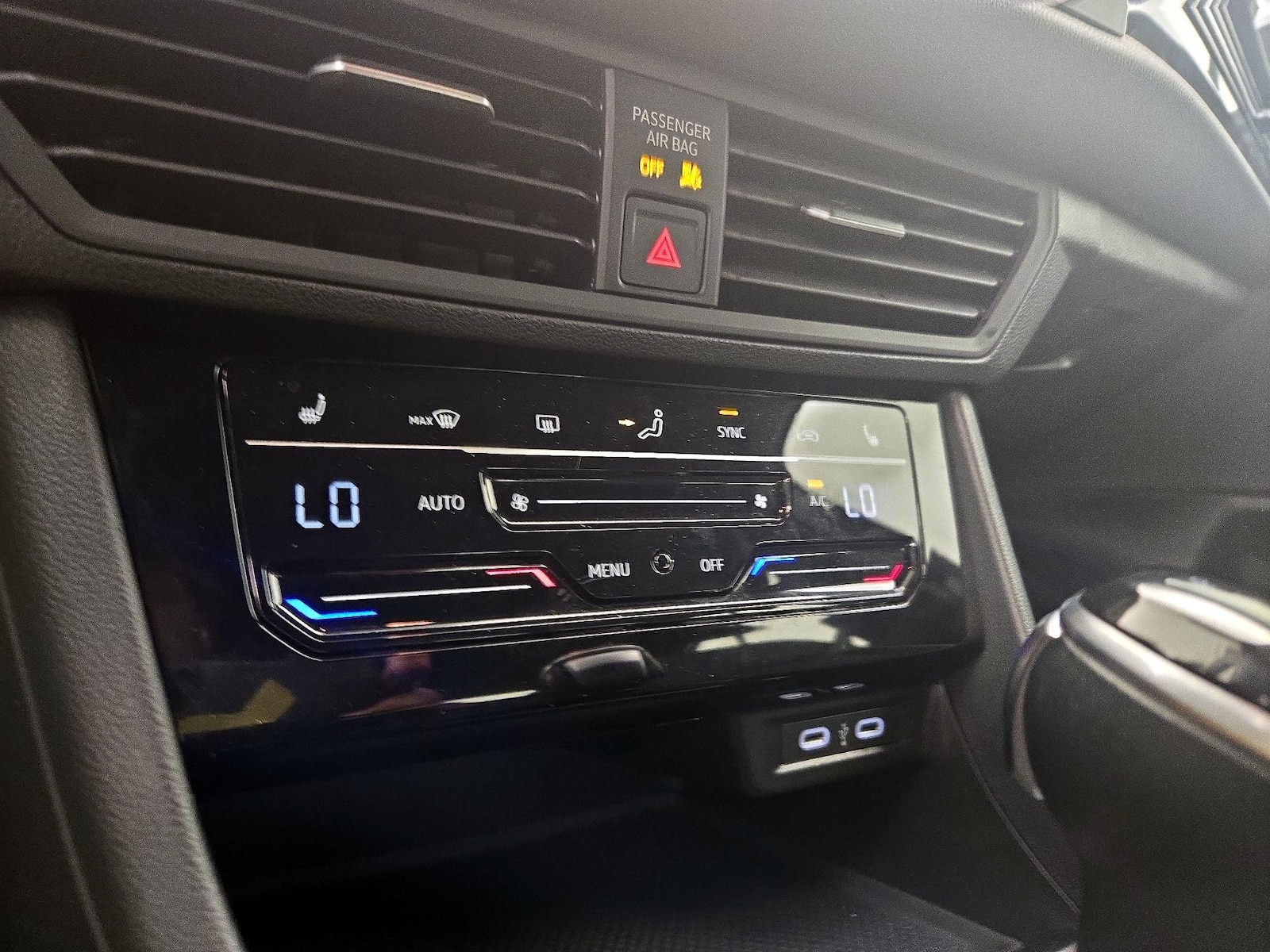 2025 Volkswagen Jetta Sport - Photo 17