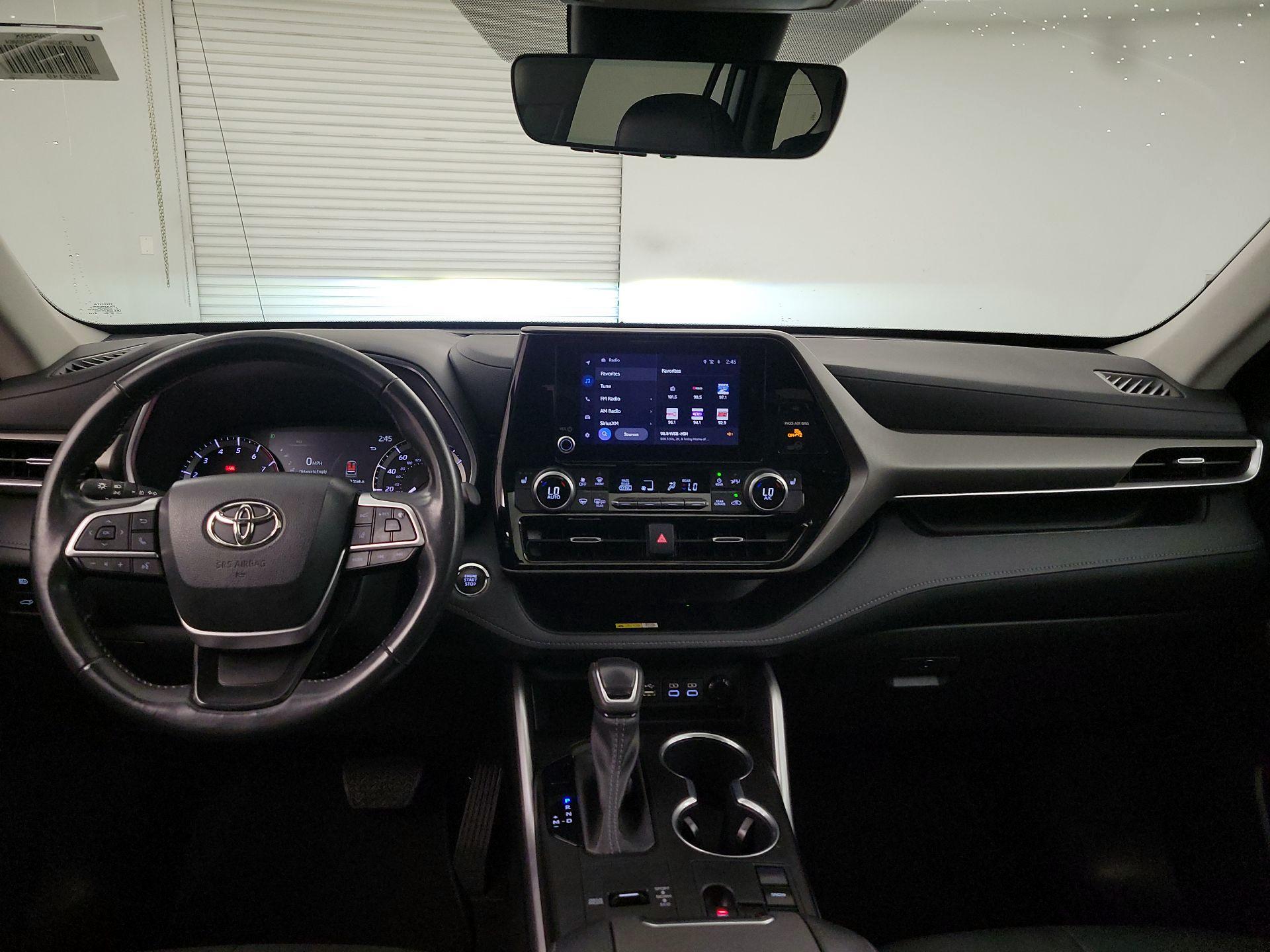 Thumbnail: 2023 Toyota Highlander - 9
