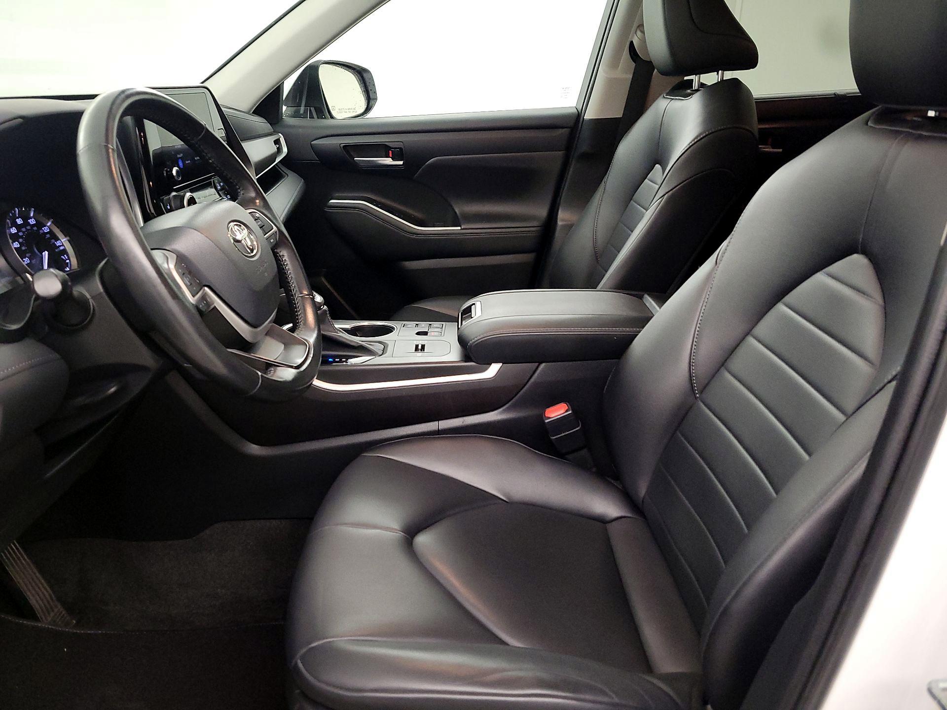 Thumbnail: 2023 Toyota Highlander - 11