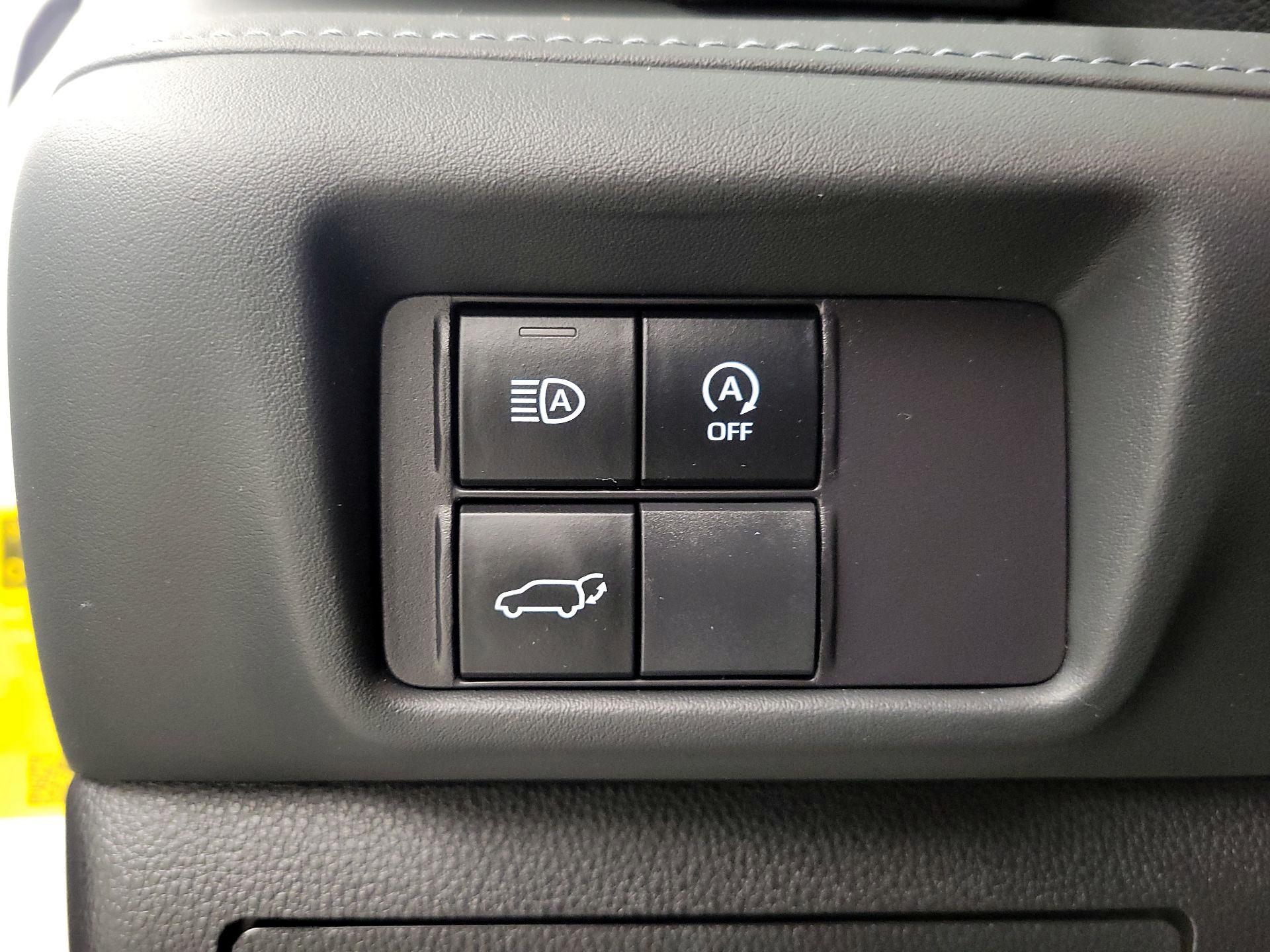 Thumbnail: 2023 Toyota Highlander - 13
