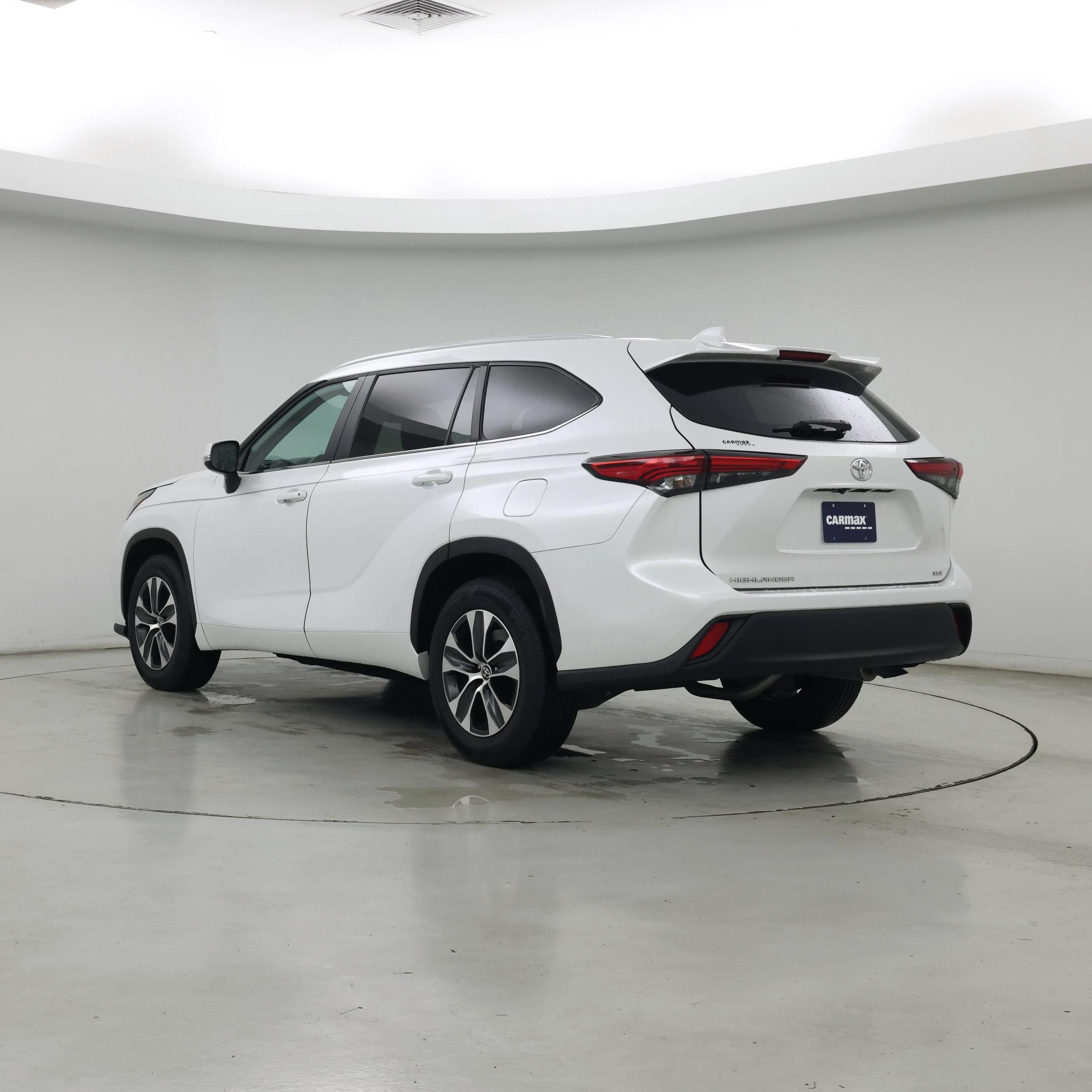 Thumbnail: 2023 Toyota Highlander - 2
