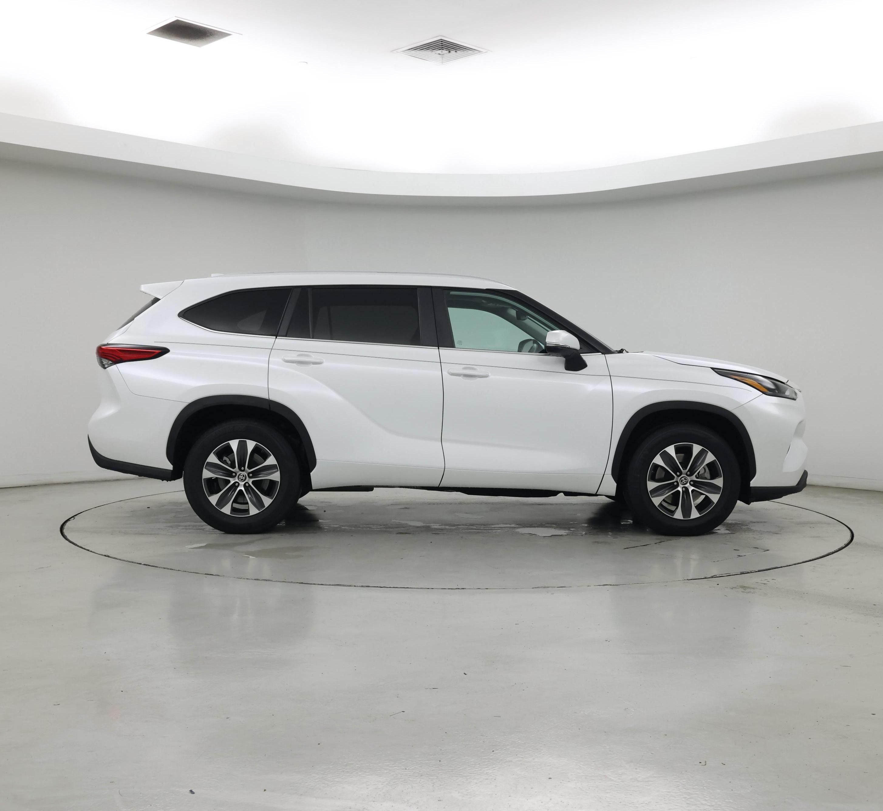 Thumbnail: 2023 Toyota Highlander - 7