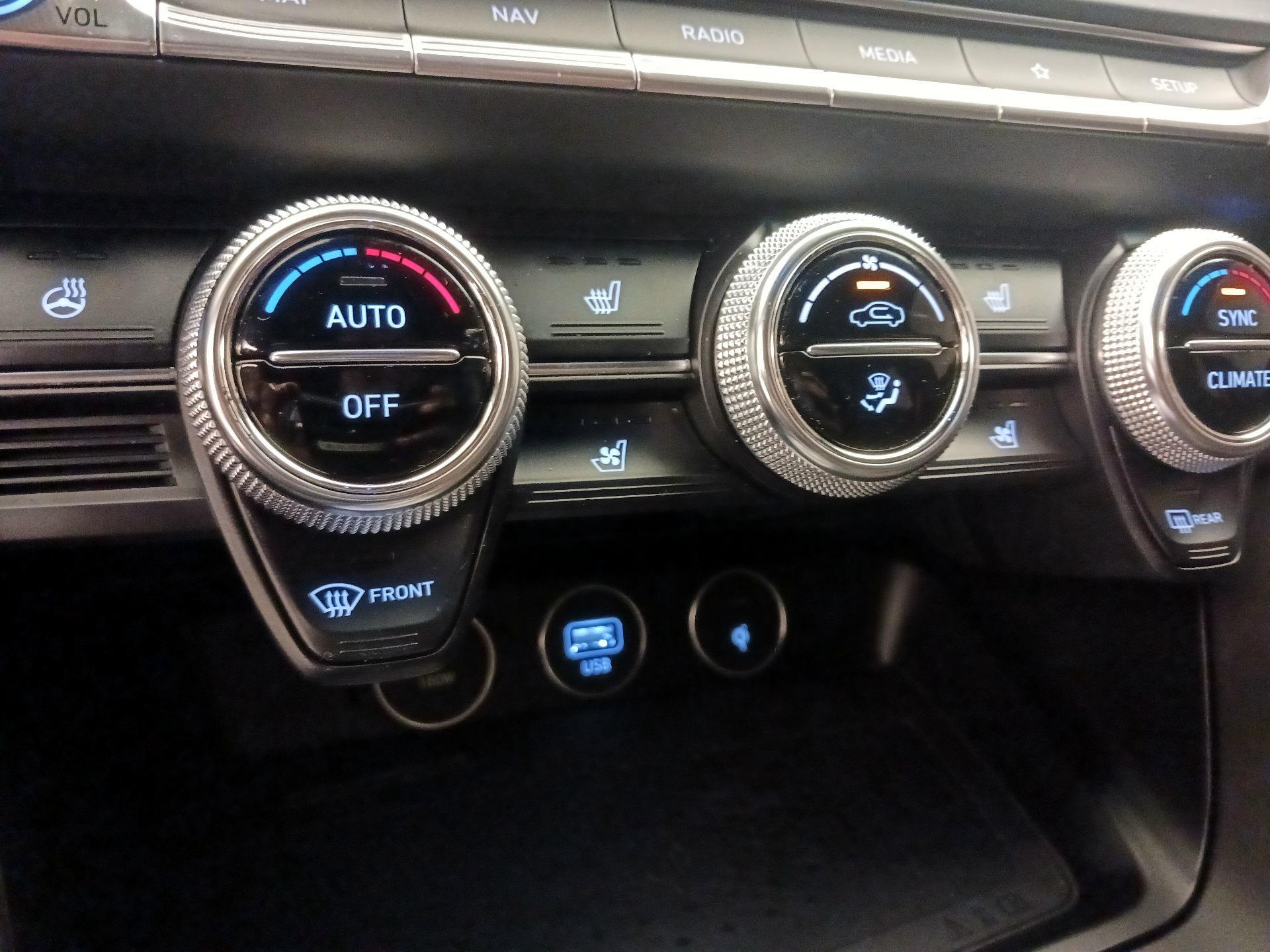 Thumbnail: 2023 Genesis G70 - 17