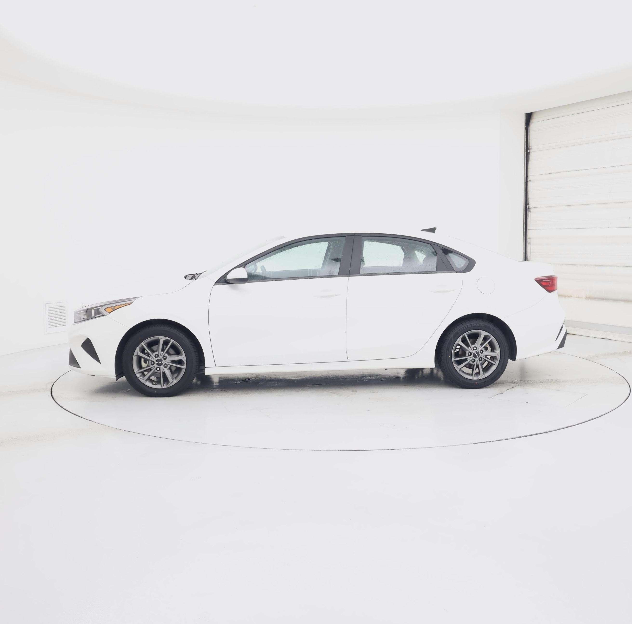 Thumbnail: 2023 Kia Forte - 3