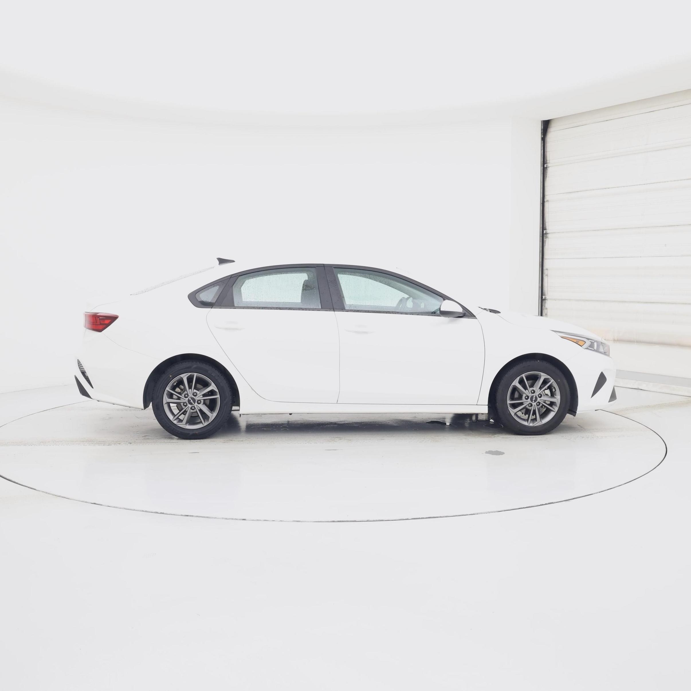 Thumbnail: 2023 Kia Forte - 7