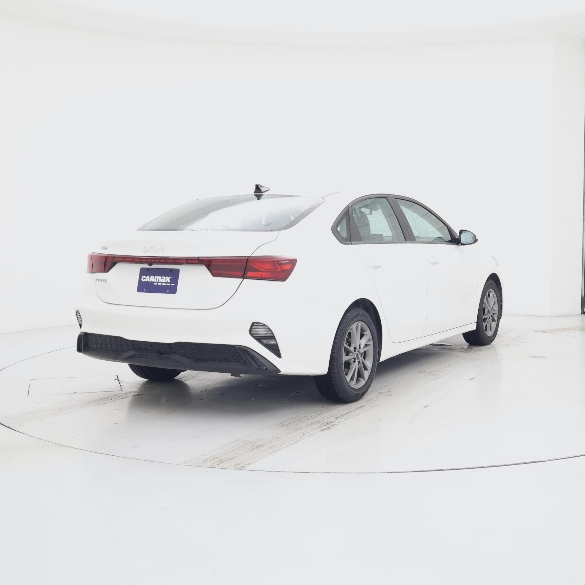 Thumbnail: 2023 Kia Forte - 8