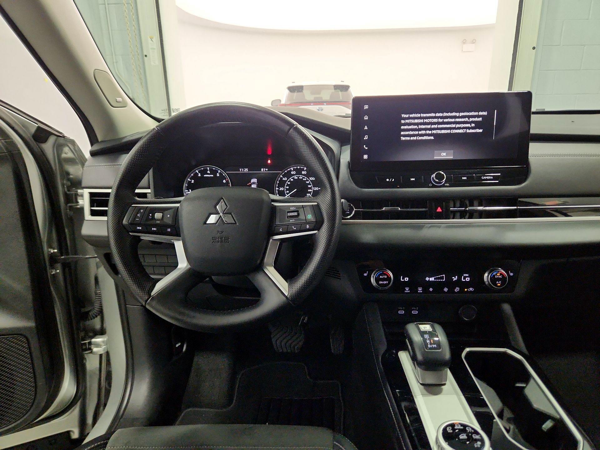 Thumbnail: 2025 Mitsubishi Outlander - 9
