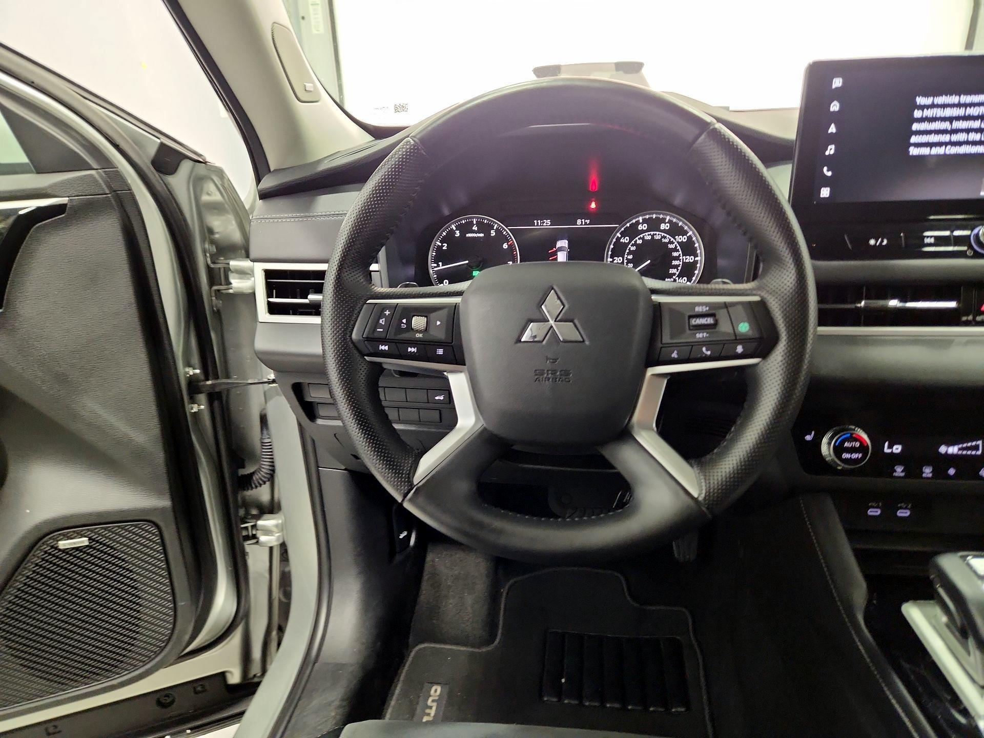 Thumbnail: 2025 Mitsubishi Outlander - 10