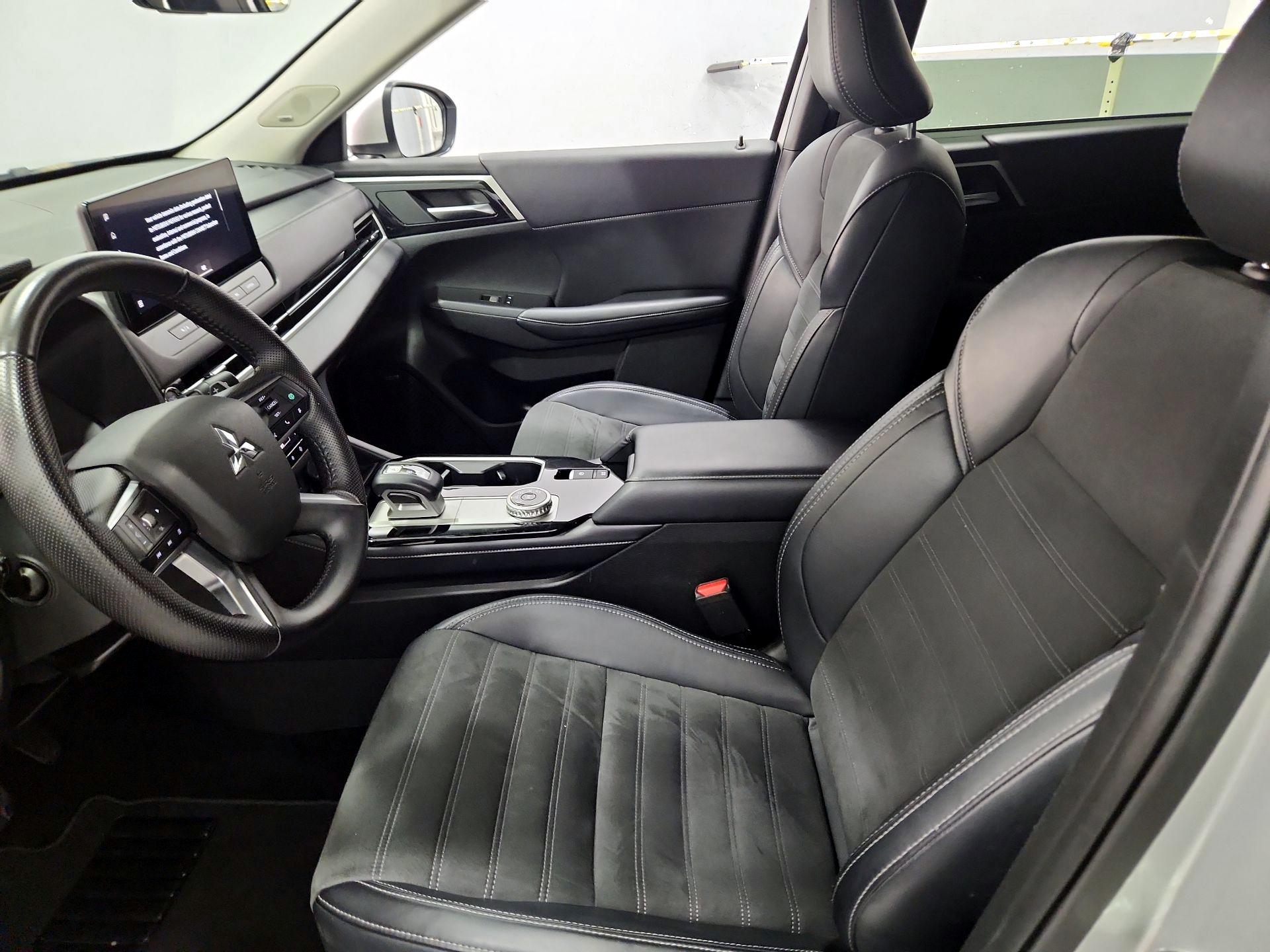 Thumbnail: 2025 Mitsubishi Outlander - 11