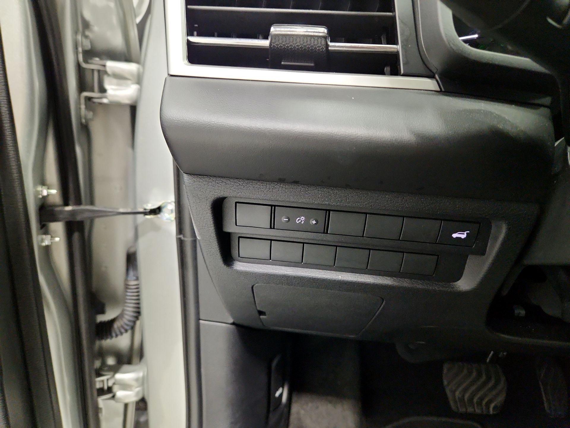 Thumbnail: 2025 Mitsubishi Outlander - 13