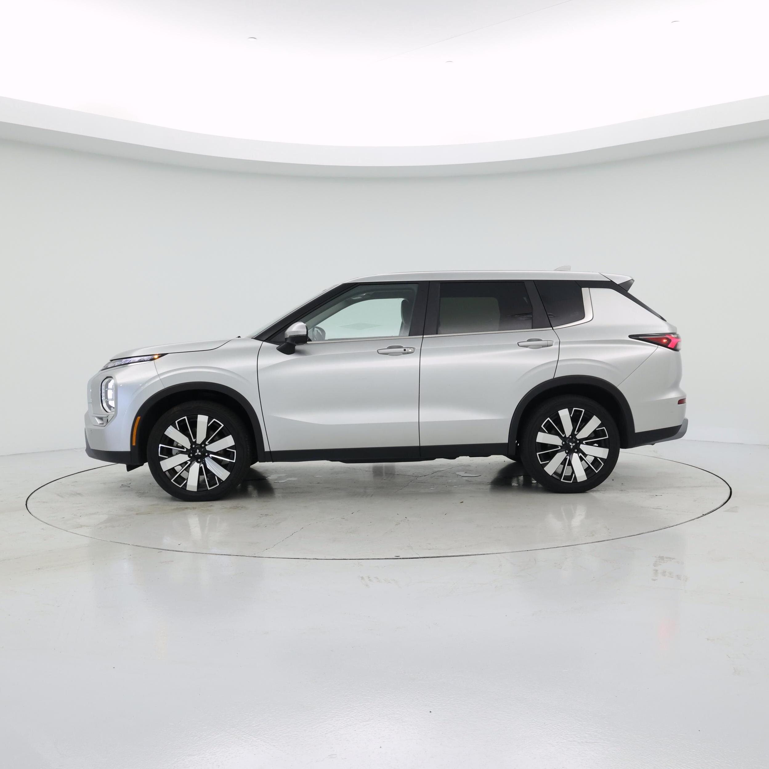 Thumbnail: 2025 Mitsubishi Outlander - 3