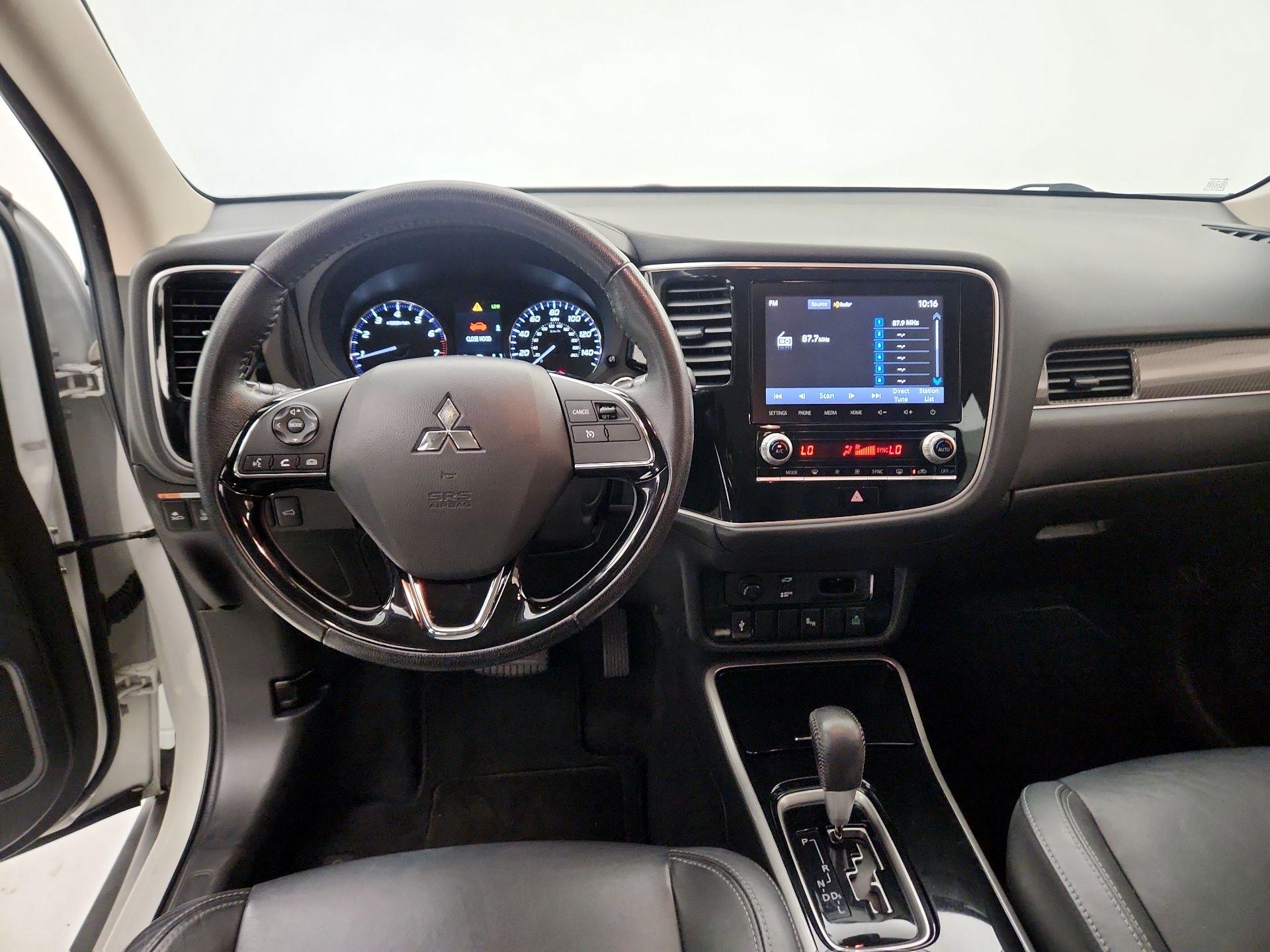 Thumbnail: 2020 Mitsubishi Outlander - 9