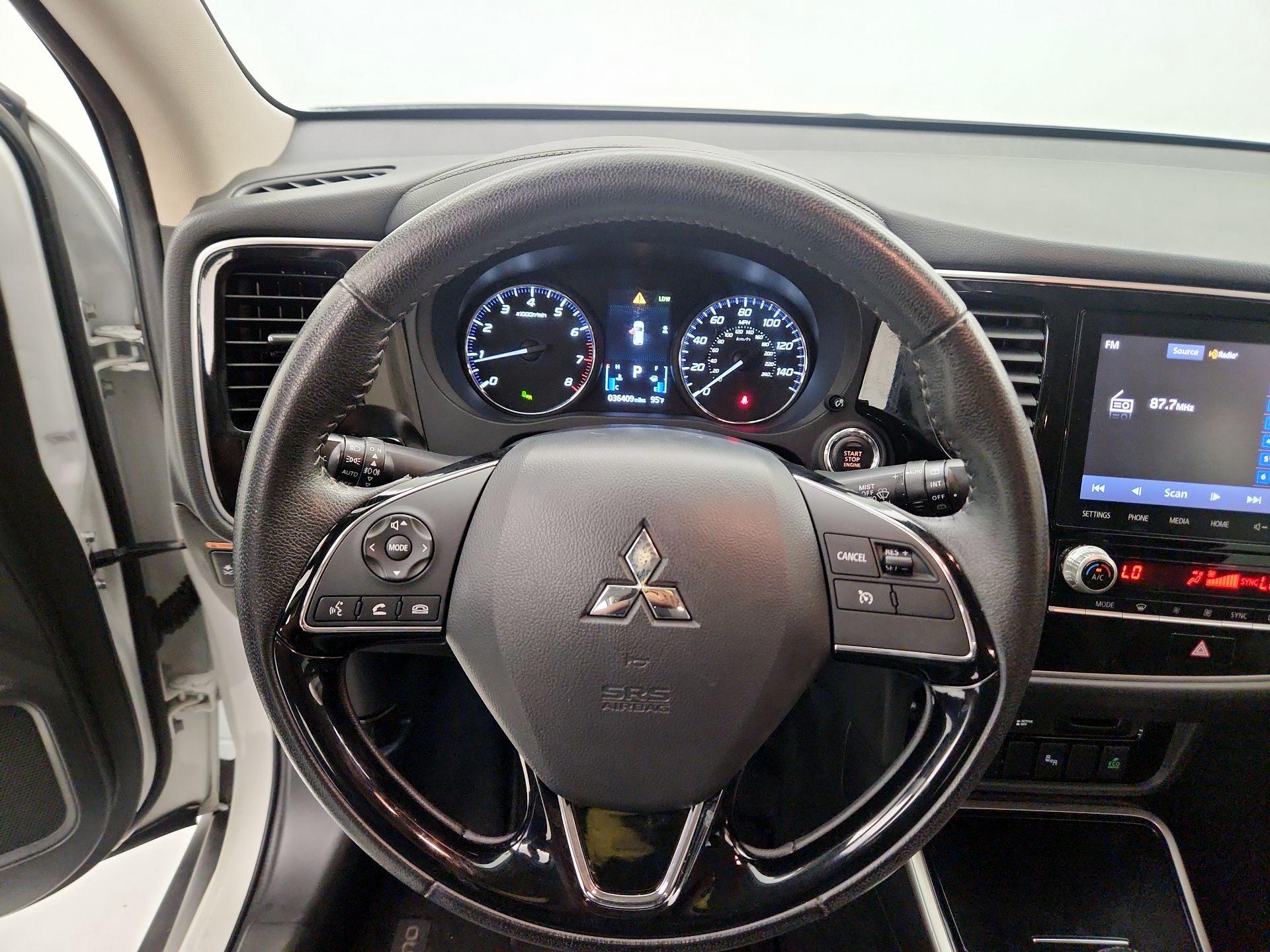Thumbnail: 2020 Mitsubishi Outlander - 10