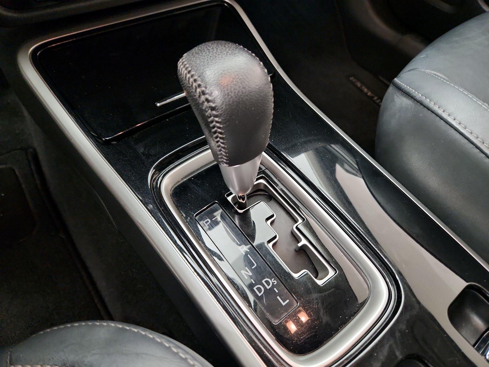 Thumbnail: 2020 Mitsubishi Outlander - 17