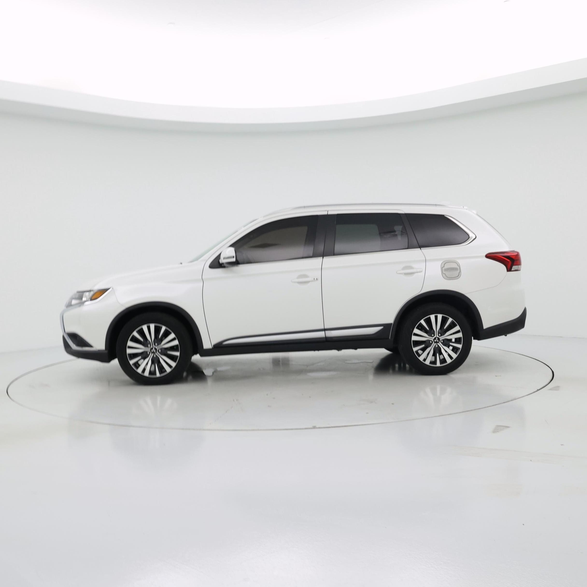 Thumbnail: 2020 Mitsubishi Outlander - 3