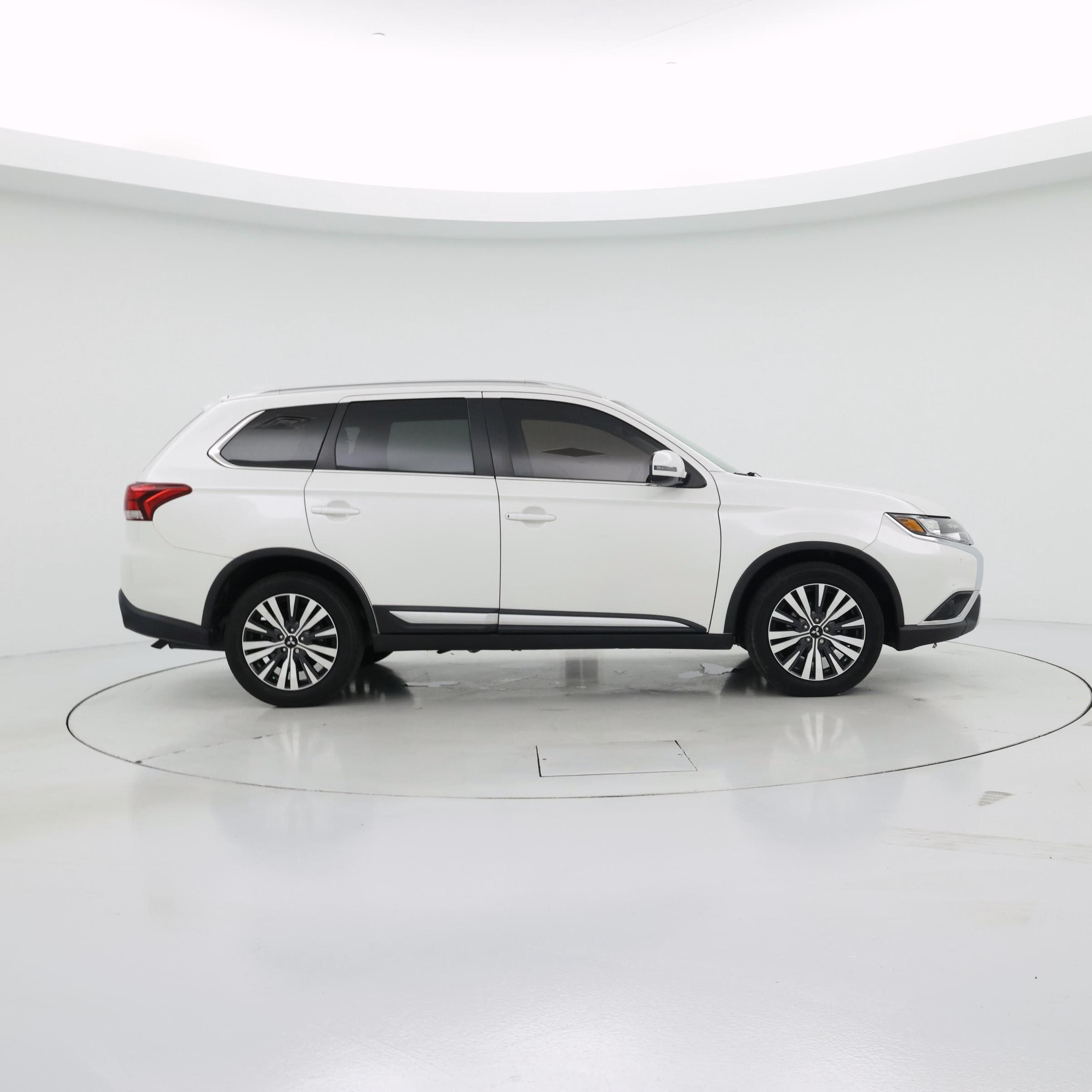 Thumbnail: 2020 Mitsubishi Outlander - 7
