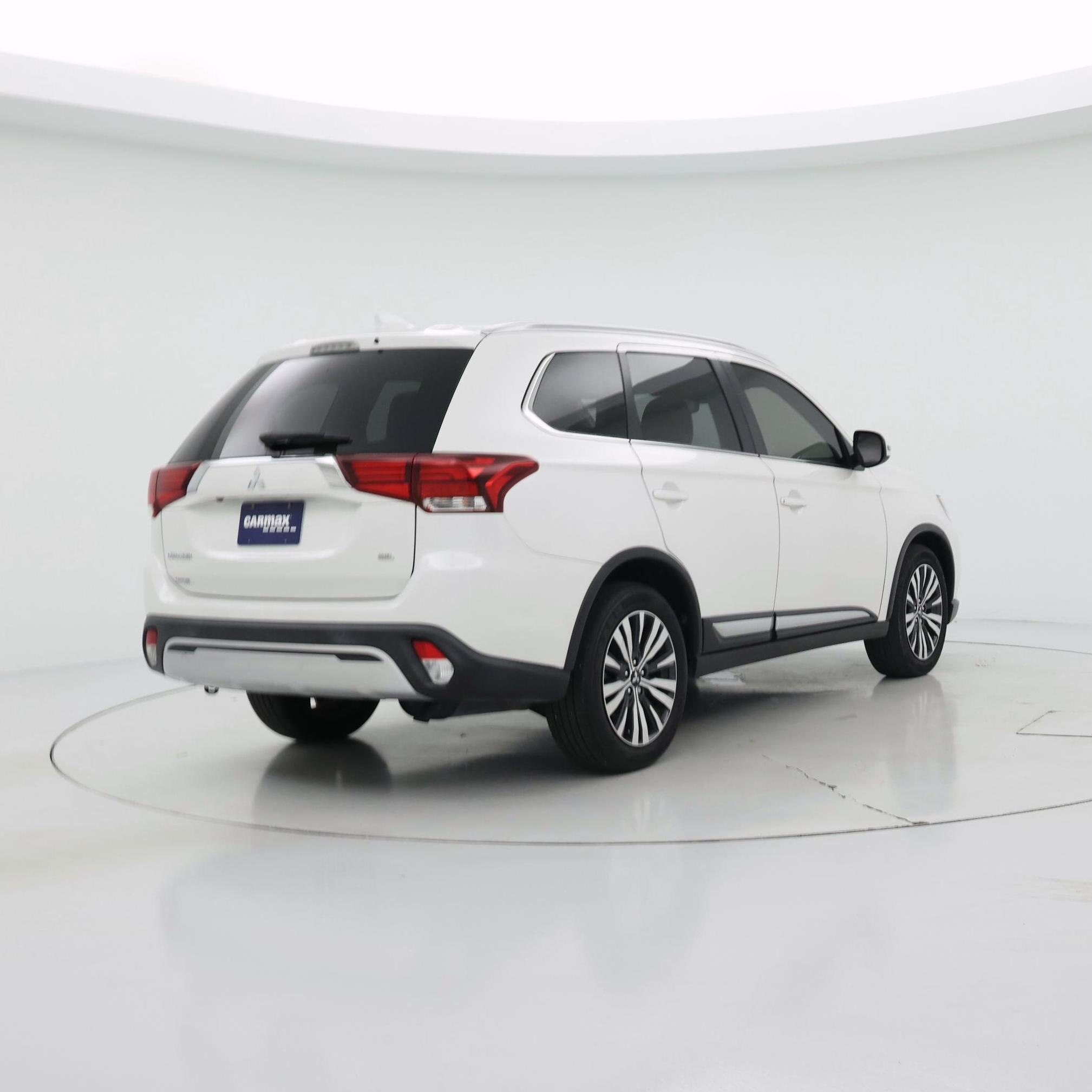 Thumbnail: 2020 Mitsubishi Outlander - 8