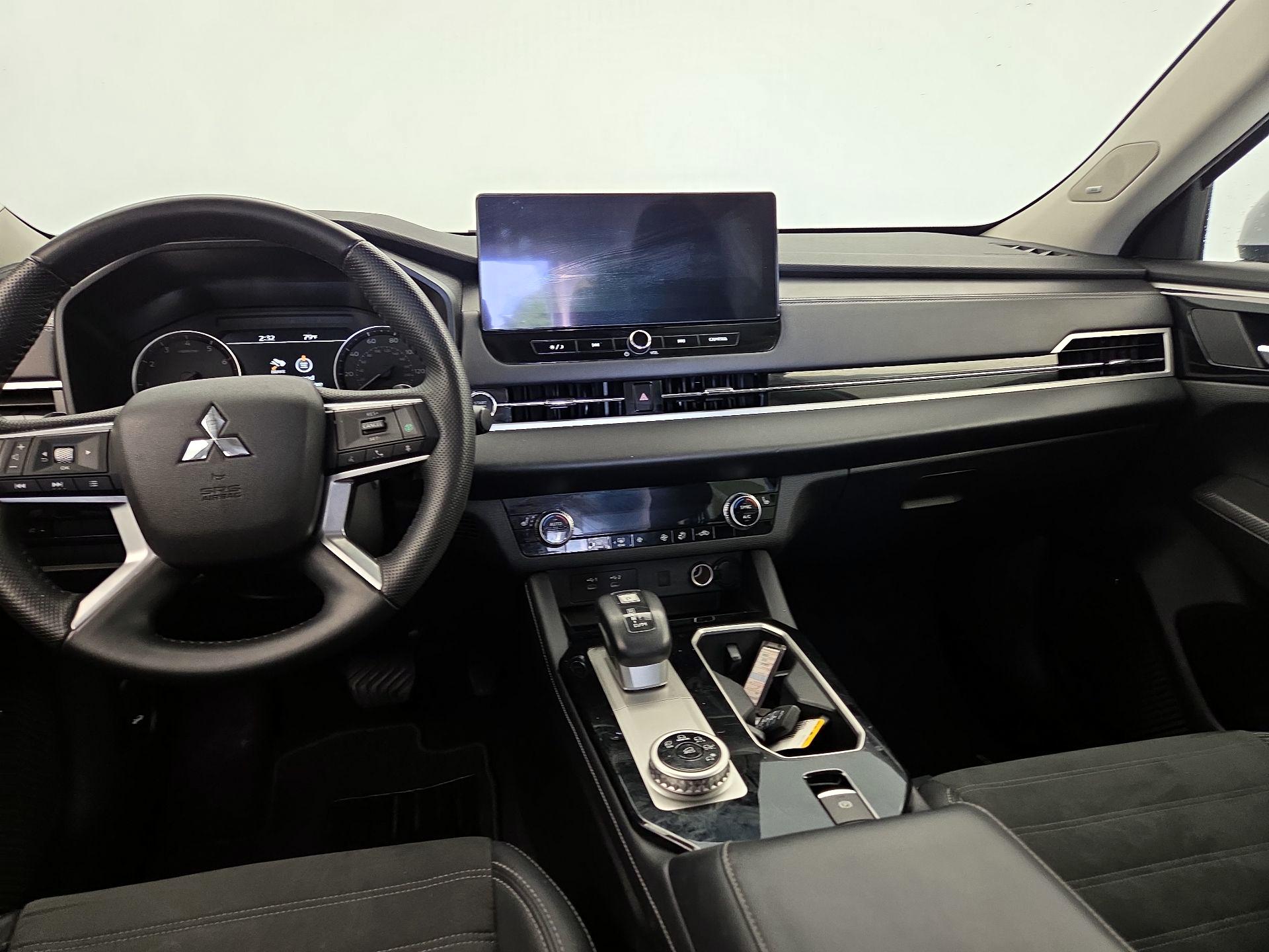 Thumbnail: 2025 Mitsubishi Outlander - 9