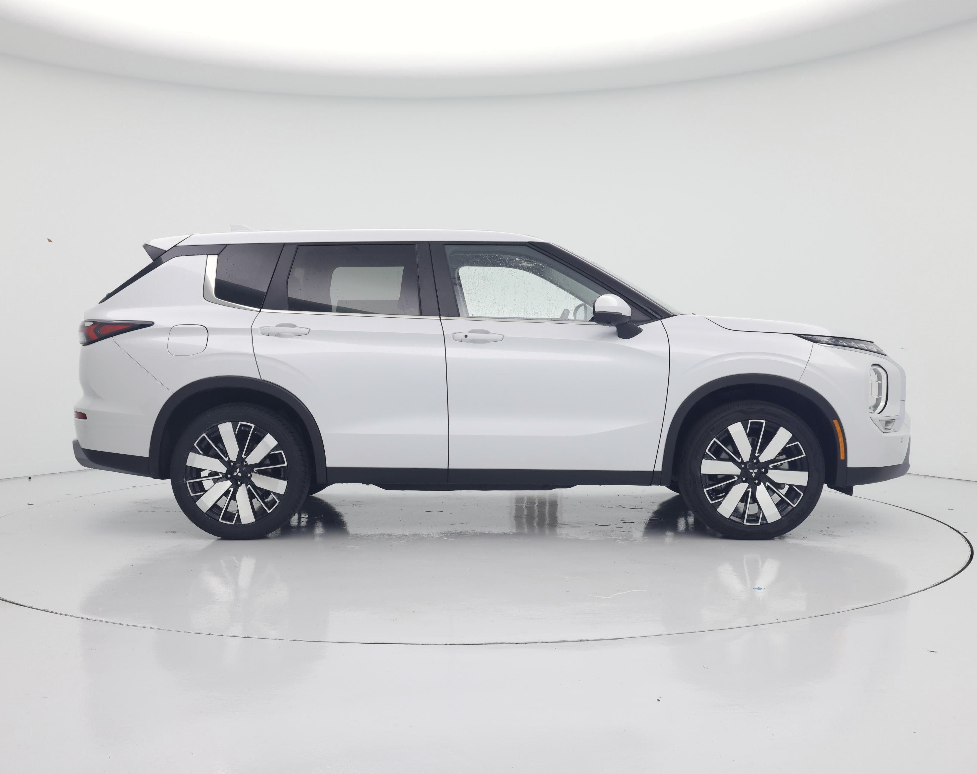 Thumbnail: 2025 Mitsubishi Outlander - 7