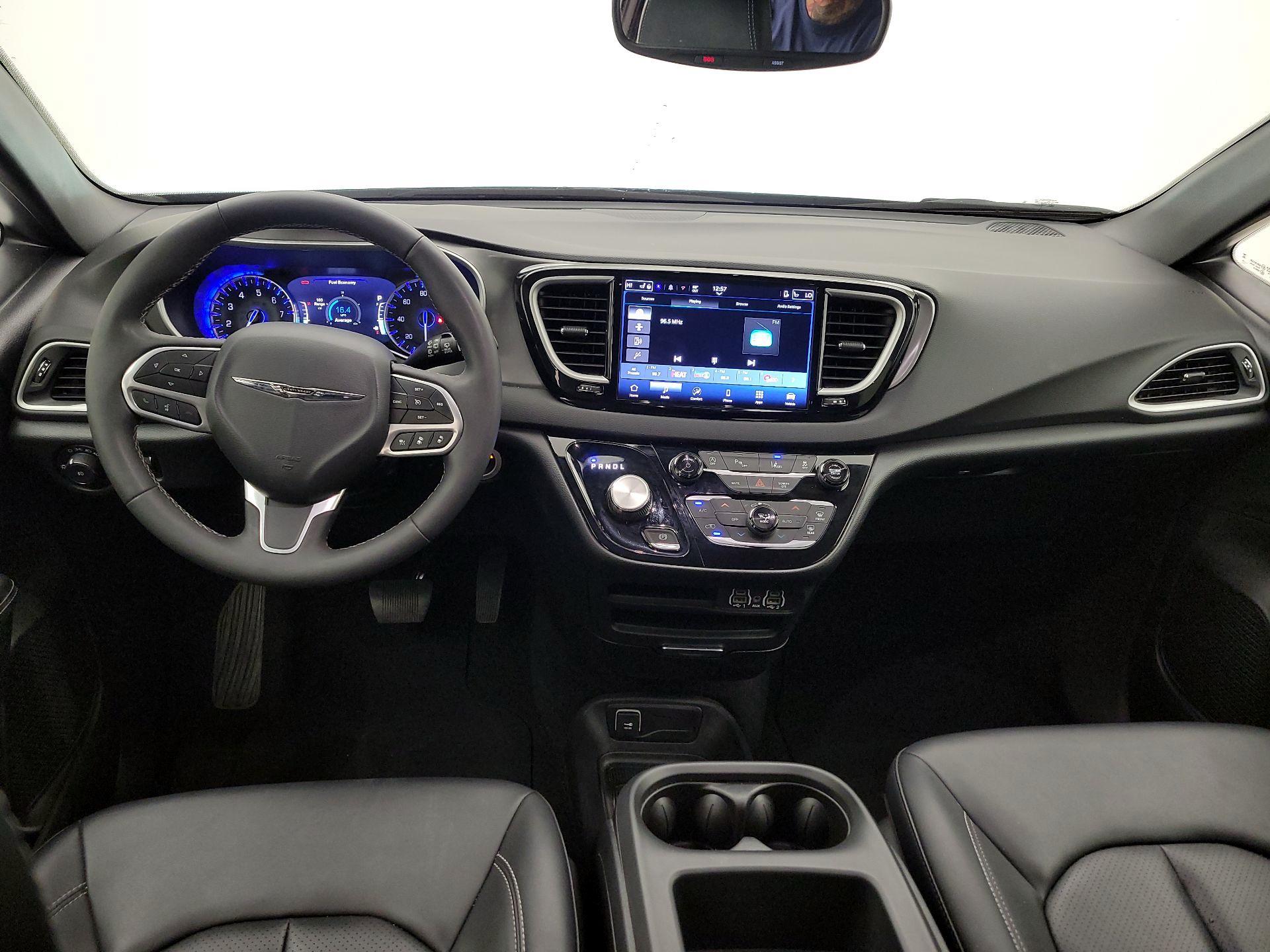 Thumbnail: 2025 Chrysler Pacifica - 9