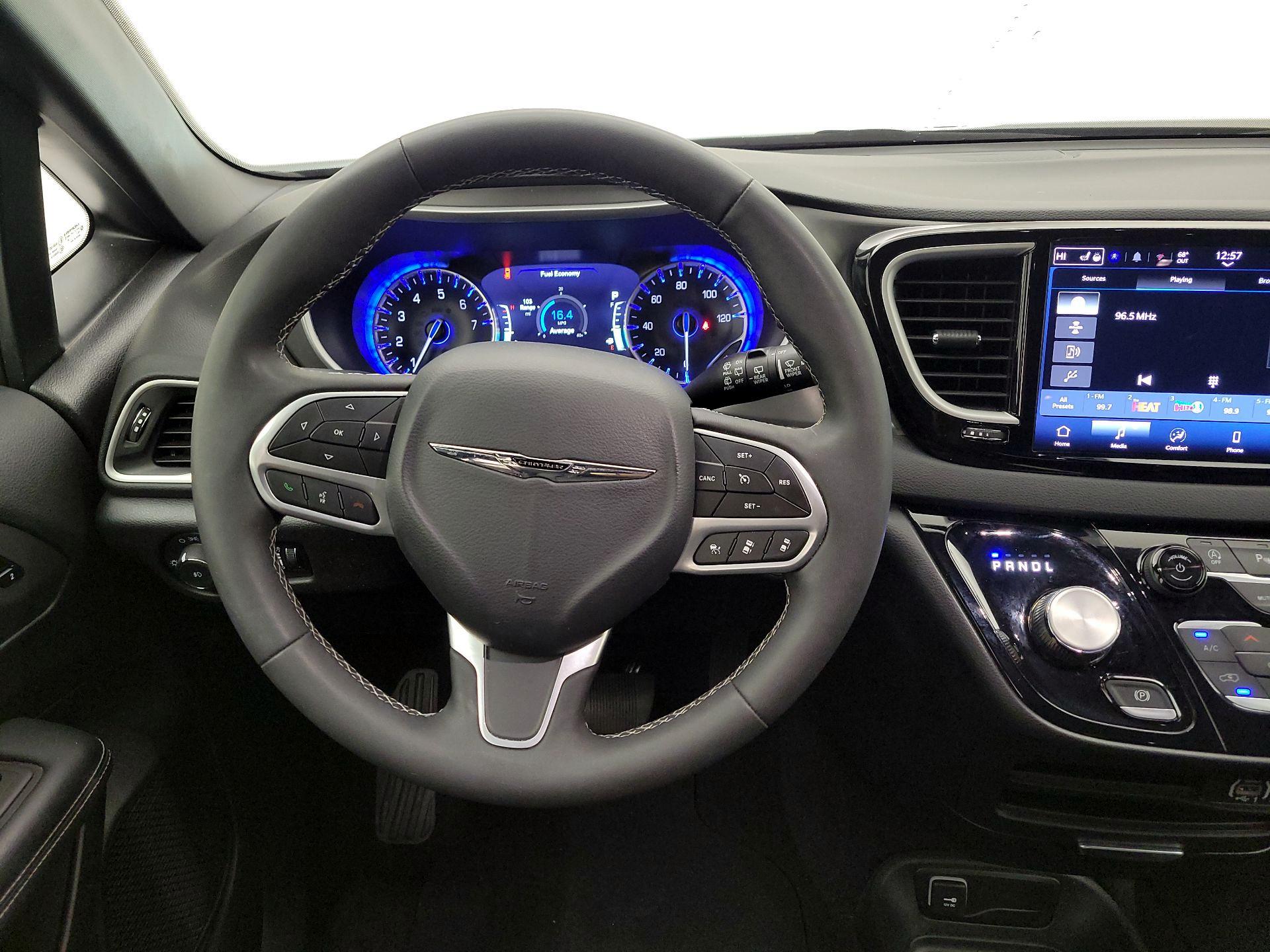 Thumbnail: 2025 Chrysler Pacifica - 10