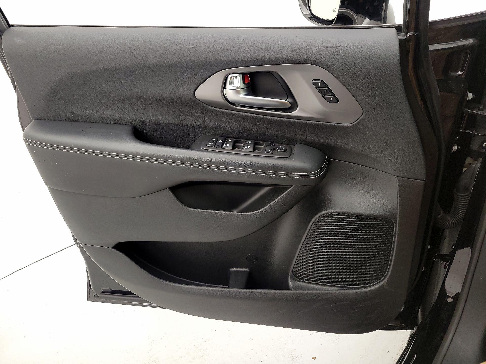 Thumbnail: 2025 Chrysler Pacifica - 12