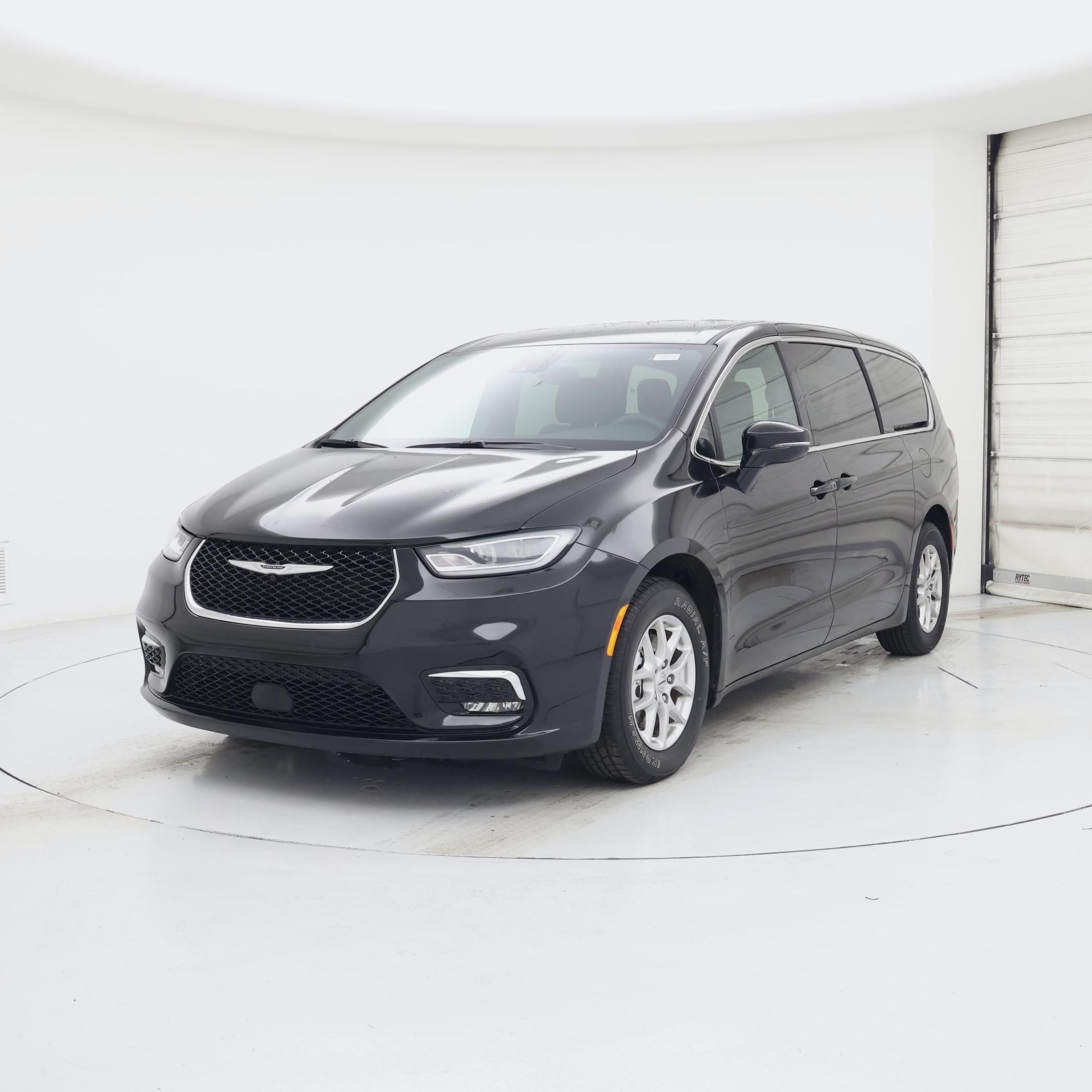 Thumbnail: 2025 Chrysler Pacifica - 4