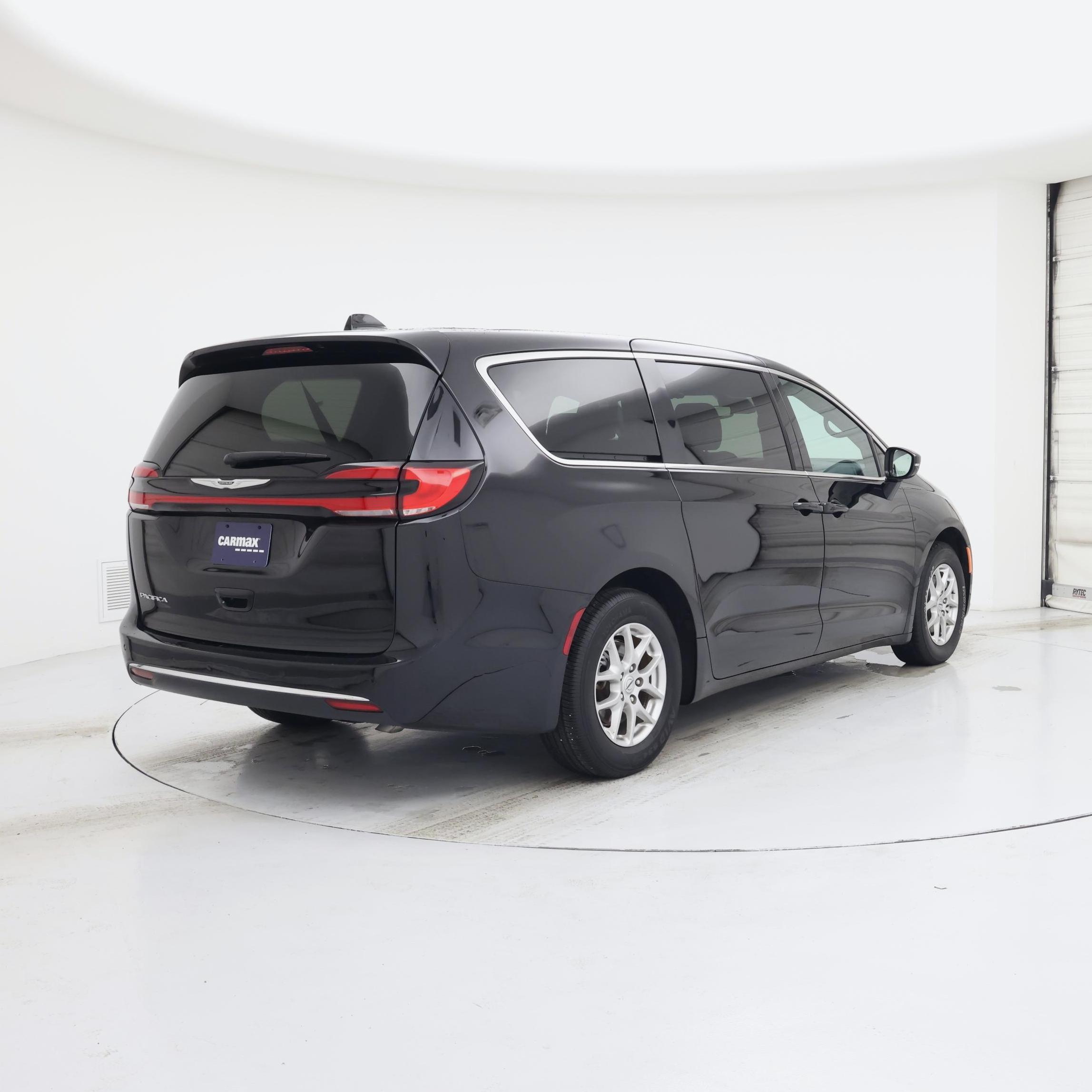 Thumbnail: 2025 Chrysler Pacifica - 8