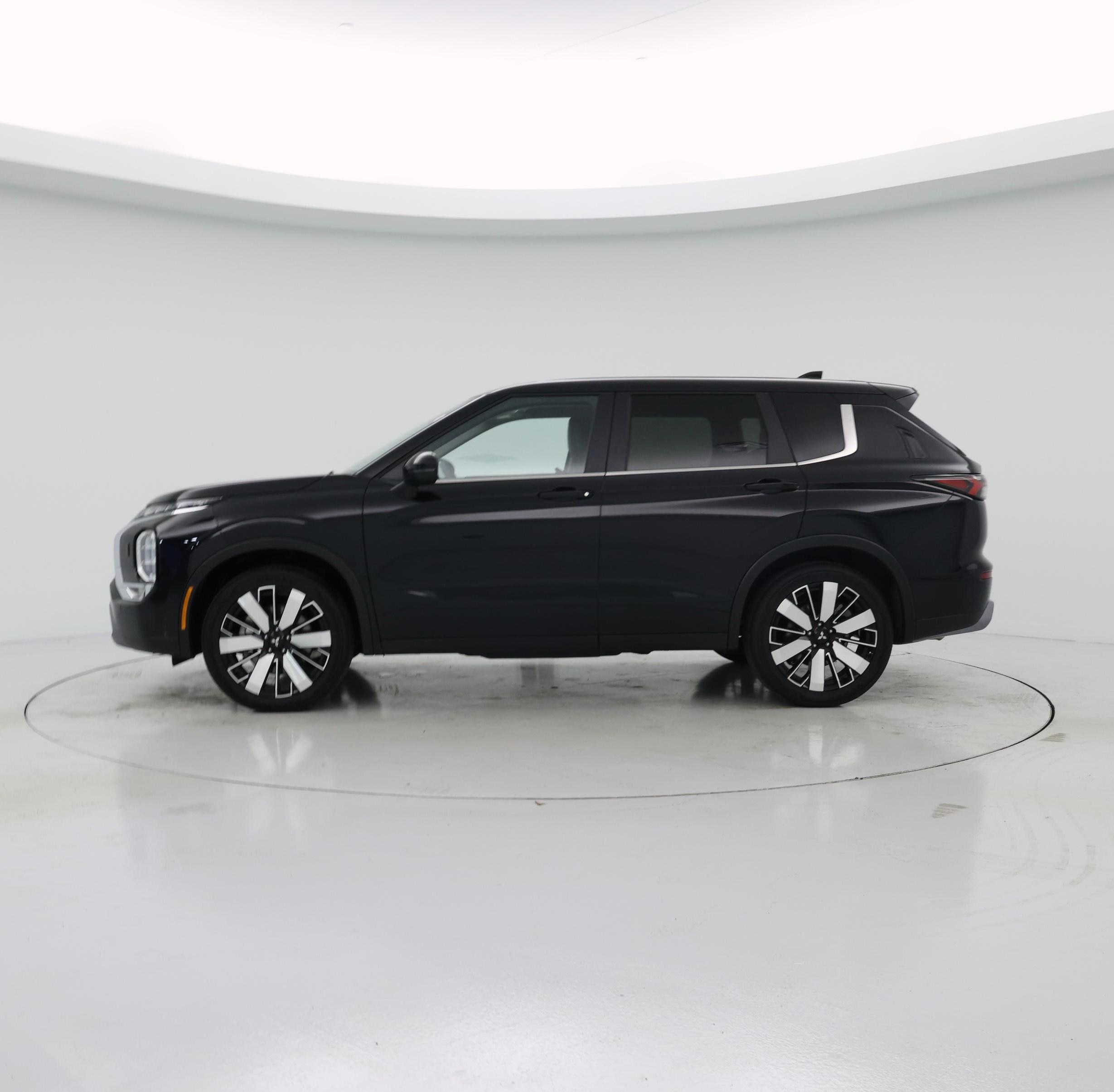 Thumbnail: 2025 Mitsubishi Outlander - 3