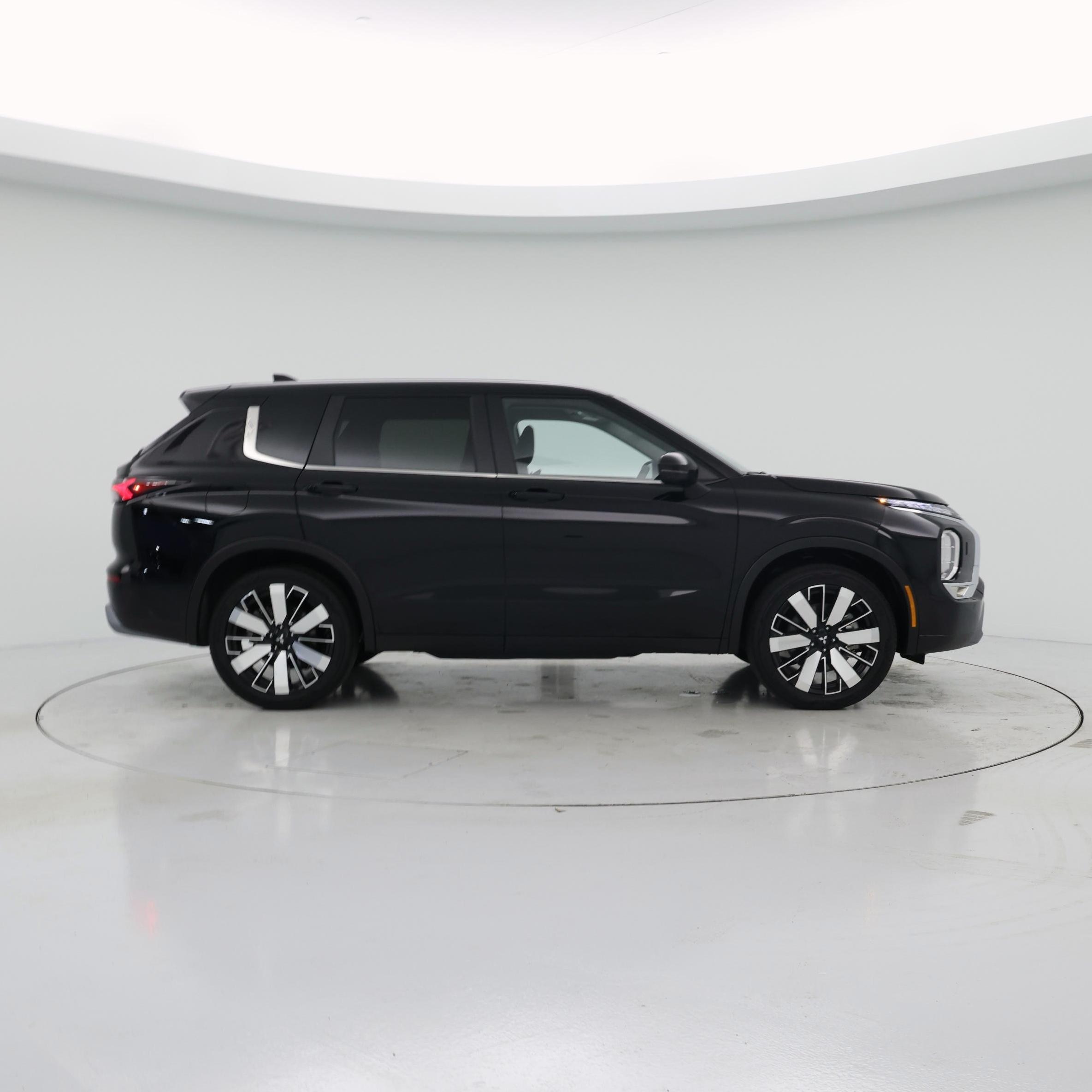 Thumbnail: 2025 Mitsubishi Outlander - 7