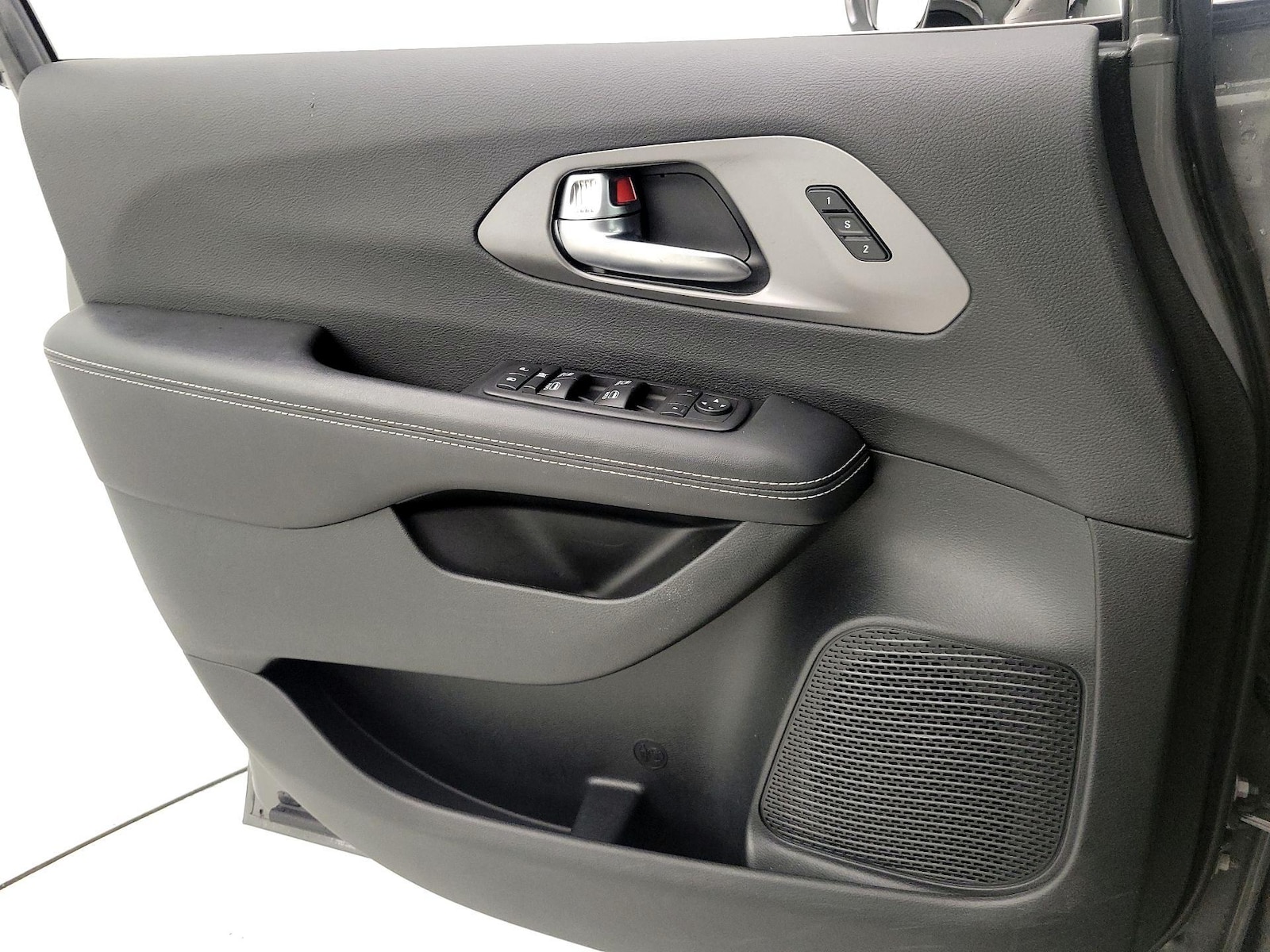 2025 Chrysler Pacifica Select - Photo 13