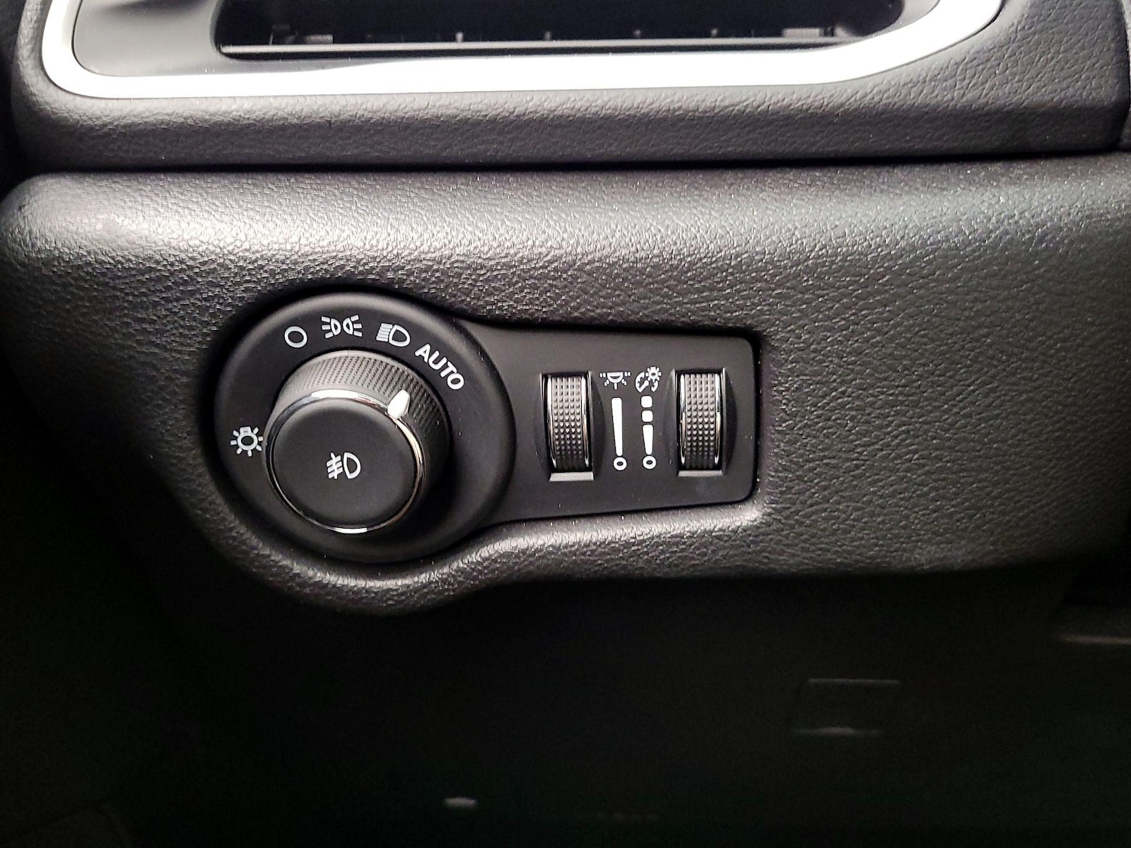 2025 Chrysler Pacifica Select - Photo 14