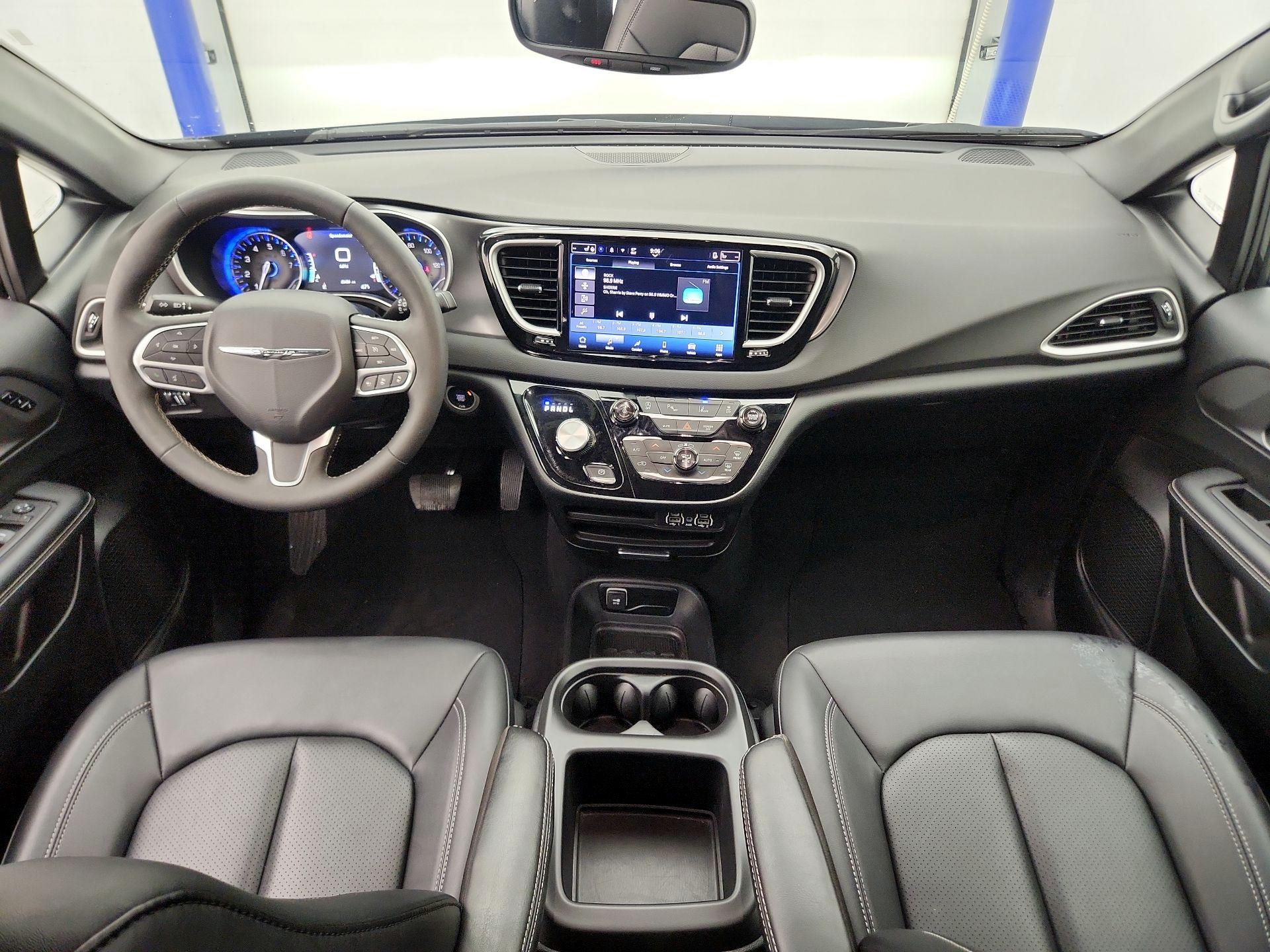 Thumbnail: 2025 Chrysler Pacifica - 9