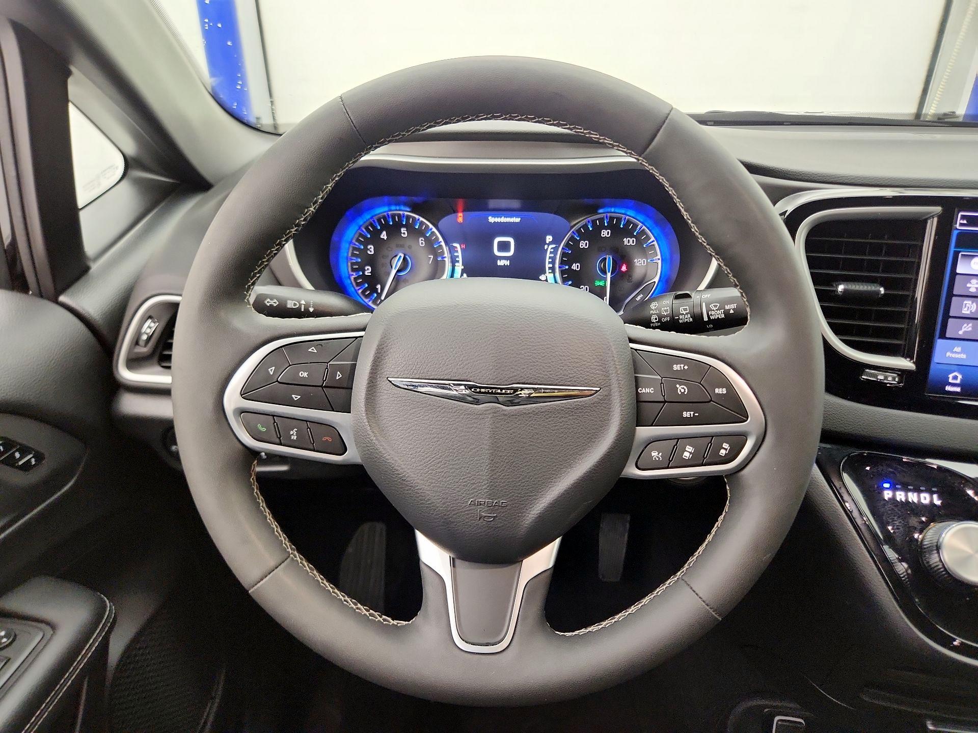 Thumbnail: 2025 Chrysler Pacifica - 10