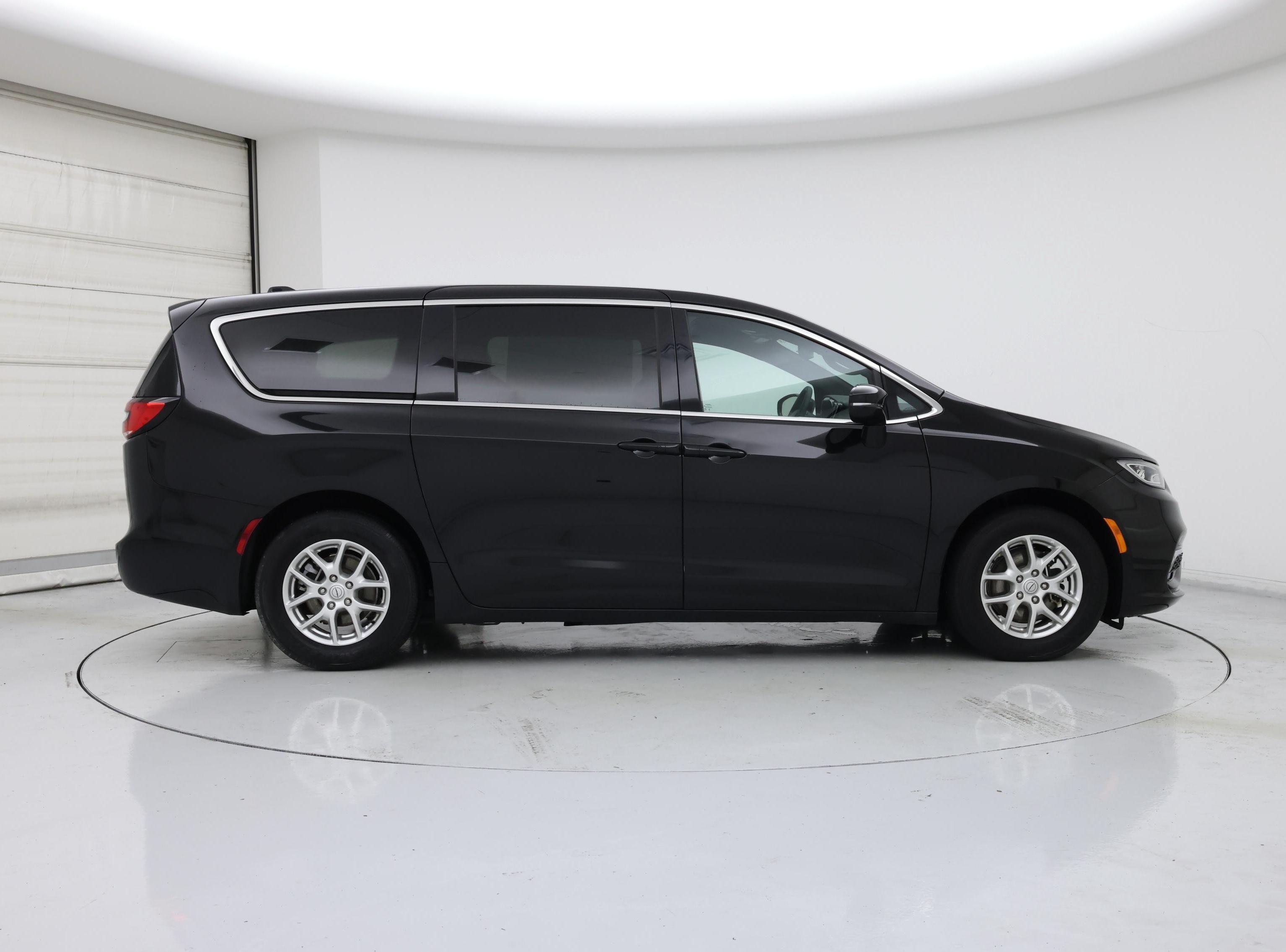 Thumbnail: 2025 Chrysler Pacifica - 7