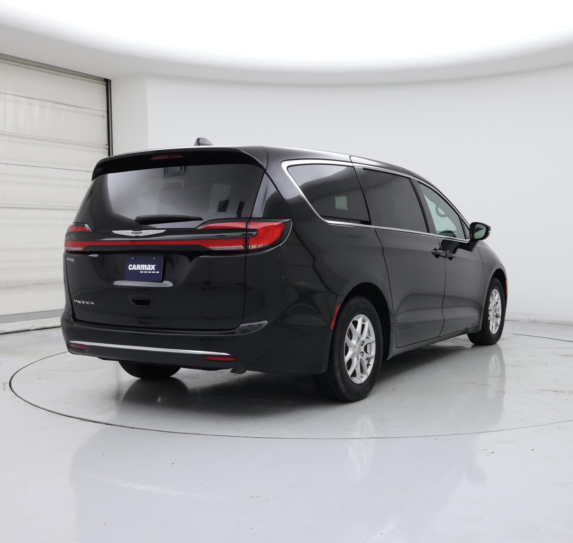 Thumbnail: 2025 Chrysler Pacifica - 8