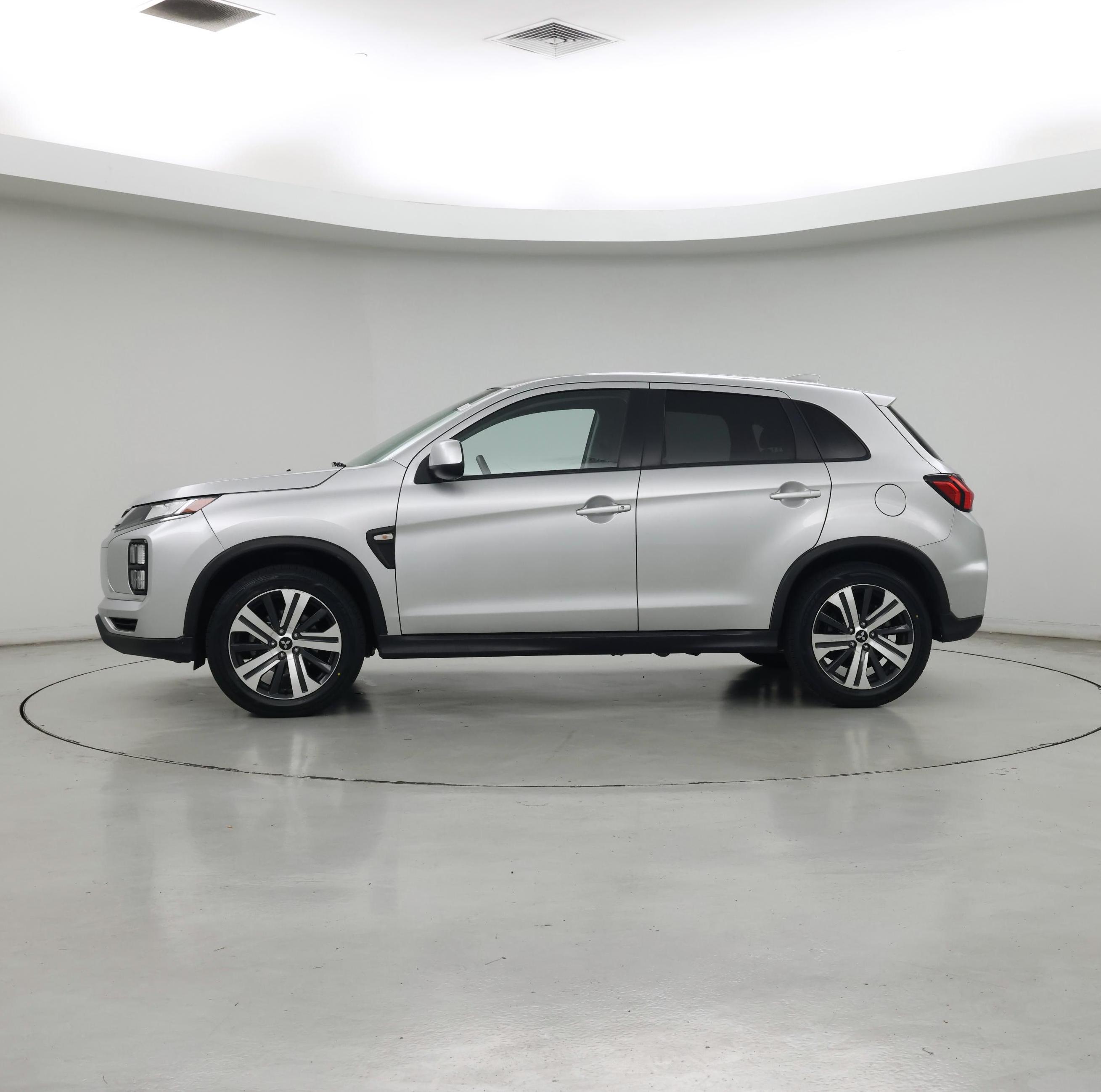 Thumbnail: 2023 Mitsubishi Outlander Sport - 3