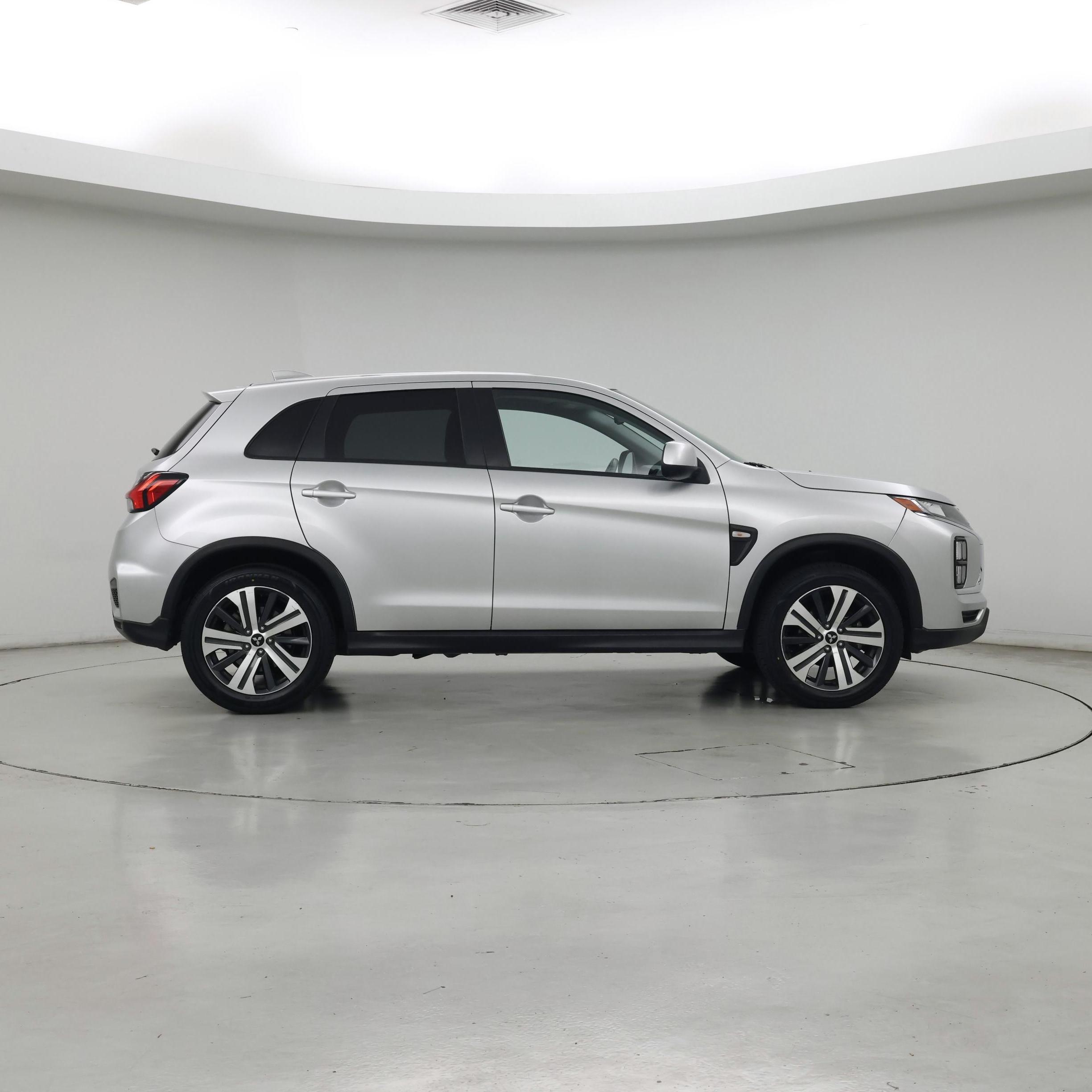Thumbnail: 2023 Mitsubishi Outlander Sport - 7