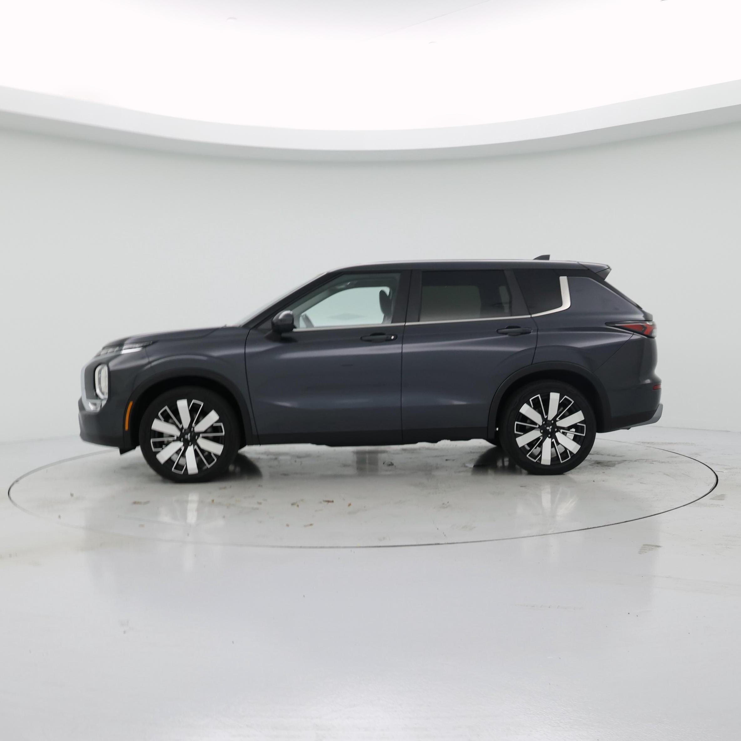 Thumbnail: 2025 Mitsubishi Outlander - 3