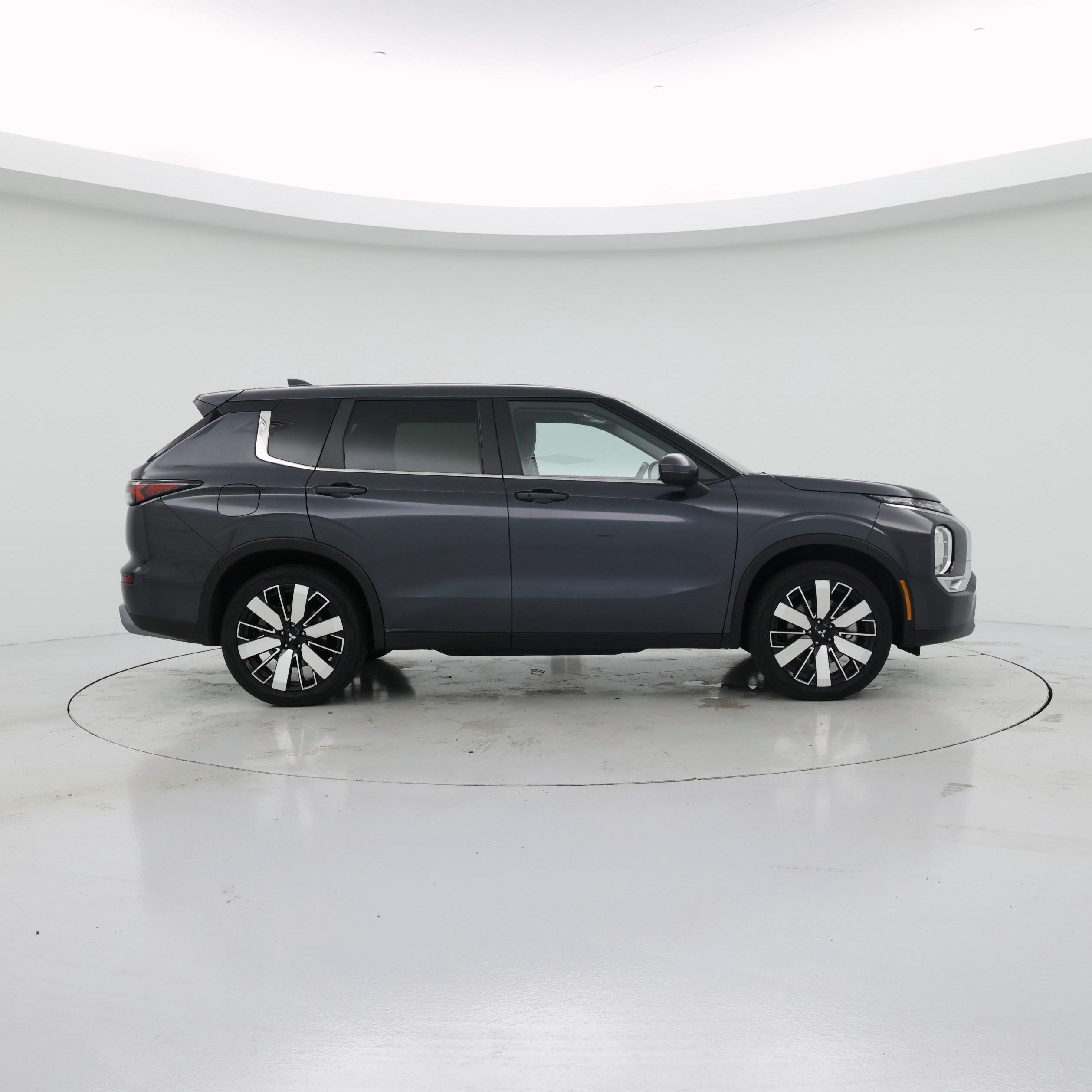 Thumbnail: 2025 Mitsubishi Outlander - 7