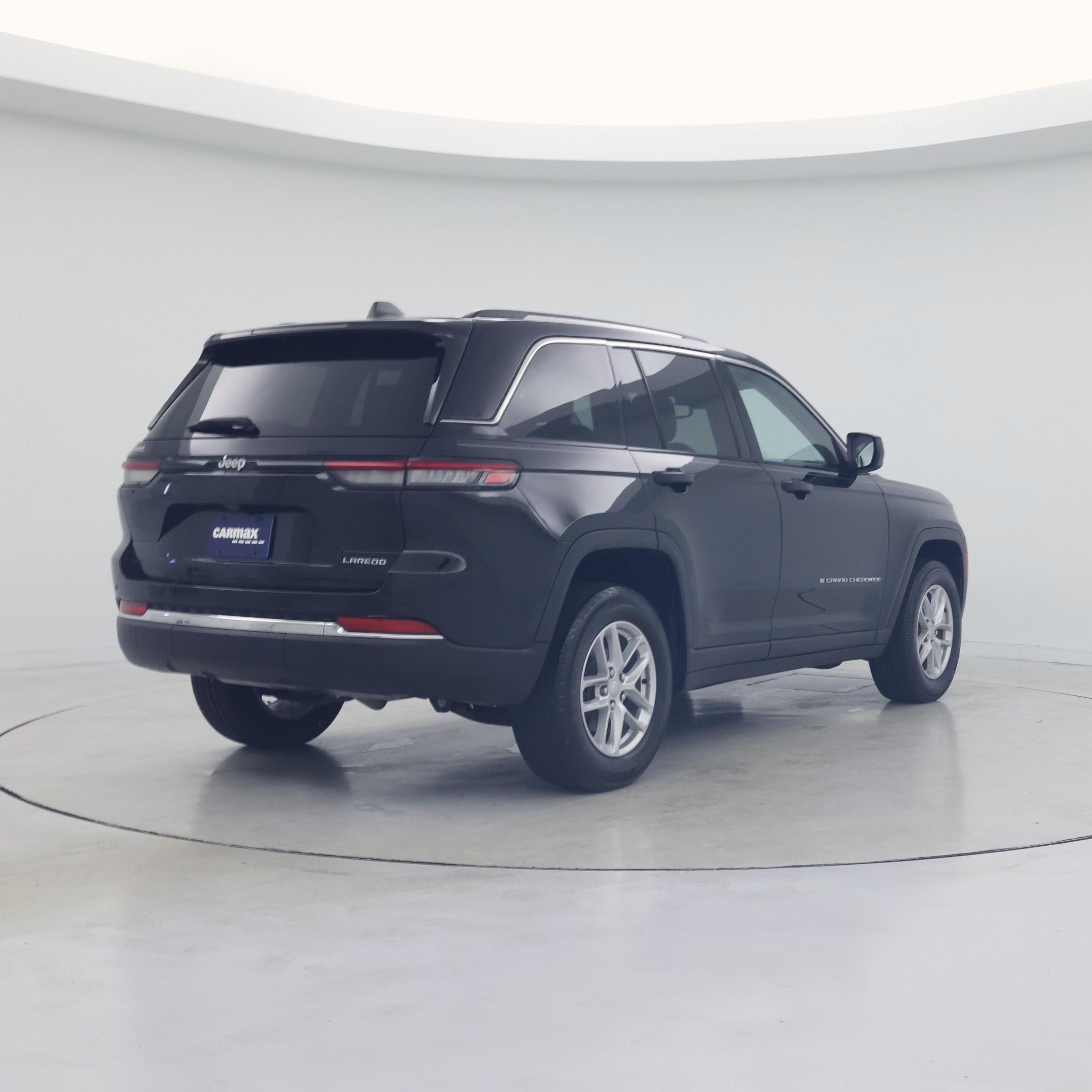 Thumbnail: 2023 Jeep Grand Cherokee - 8