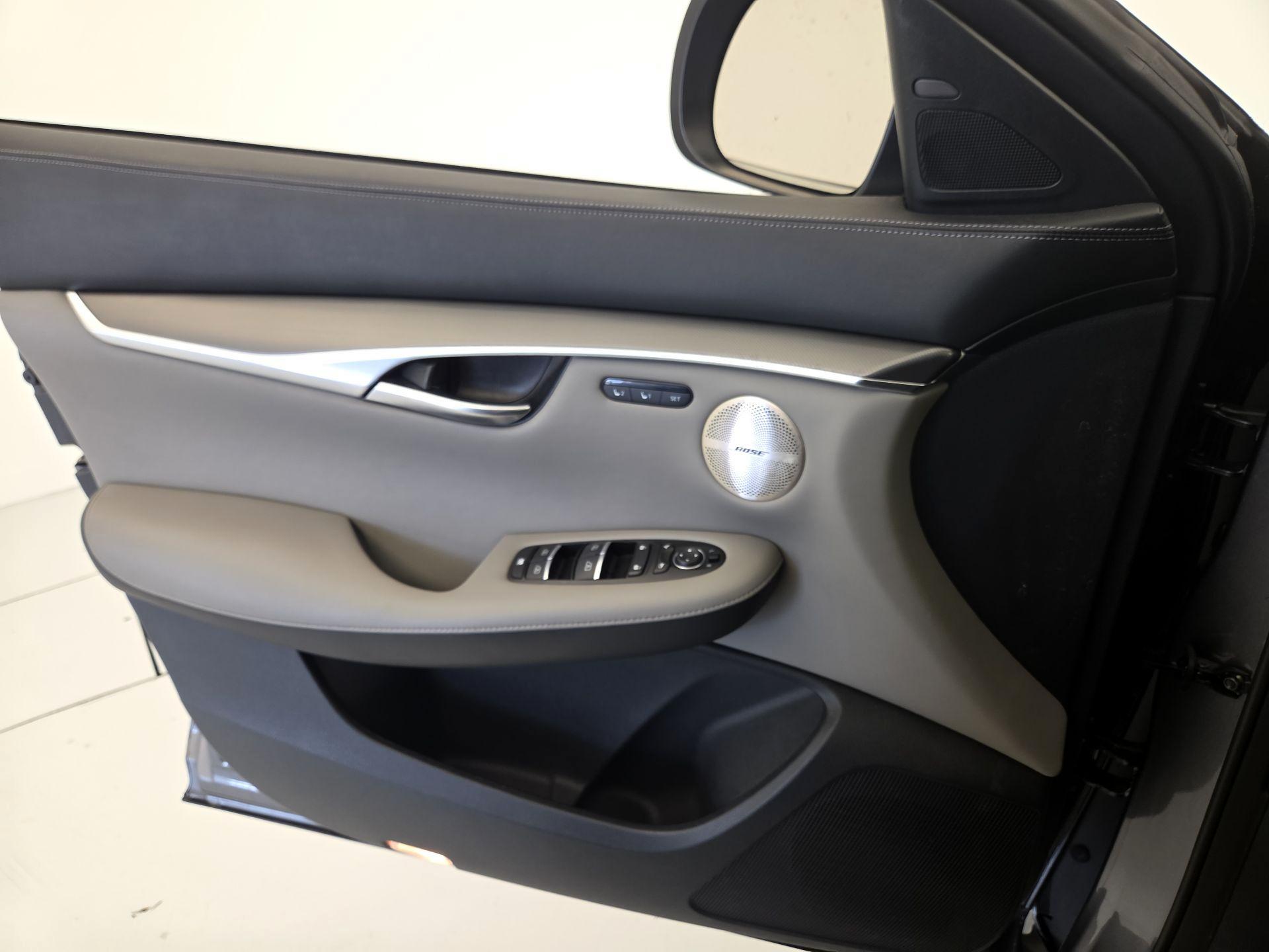Thumbnail: 2023 INFINITI QX50 - 12