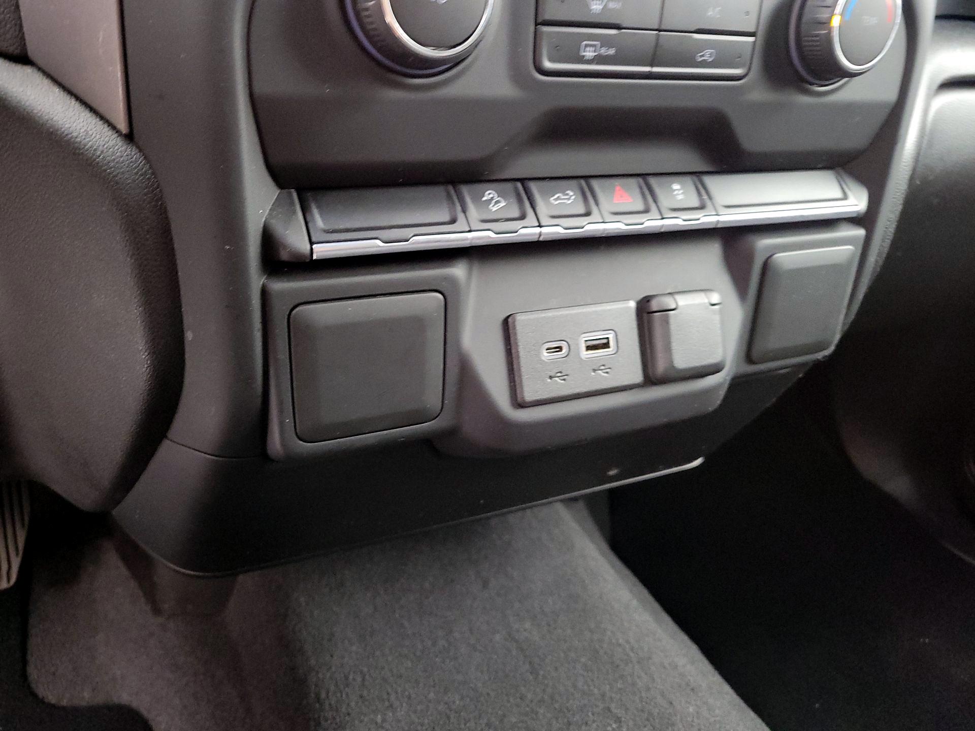 Thumbnail: 2021 Chevrolet Silverado 1500 - 17