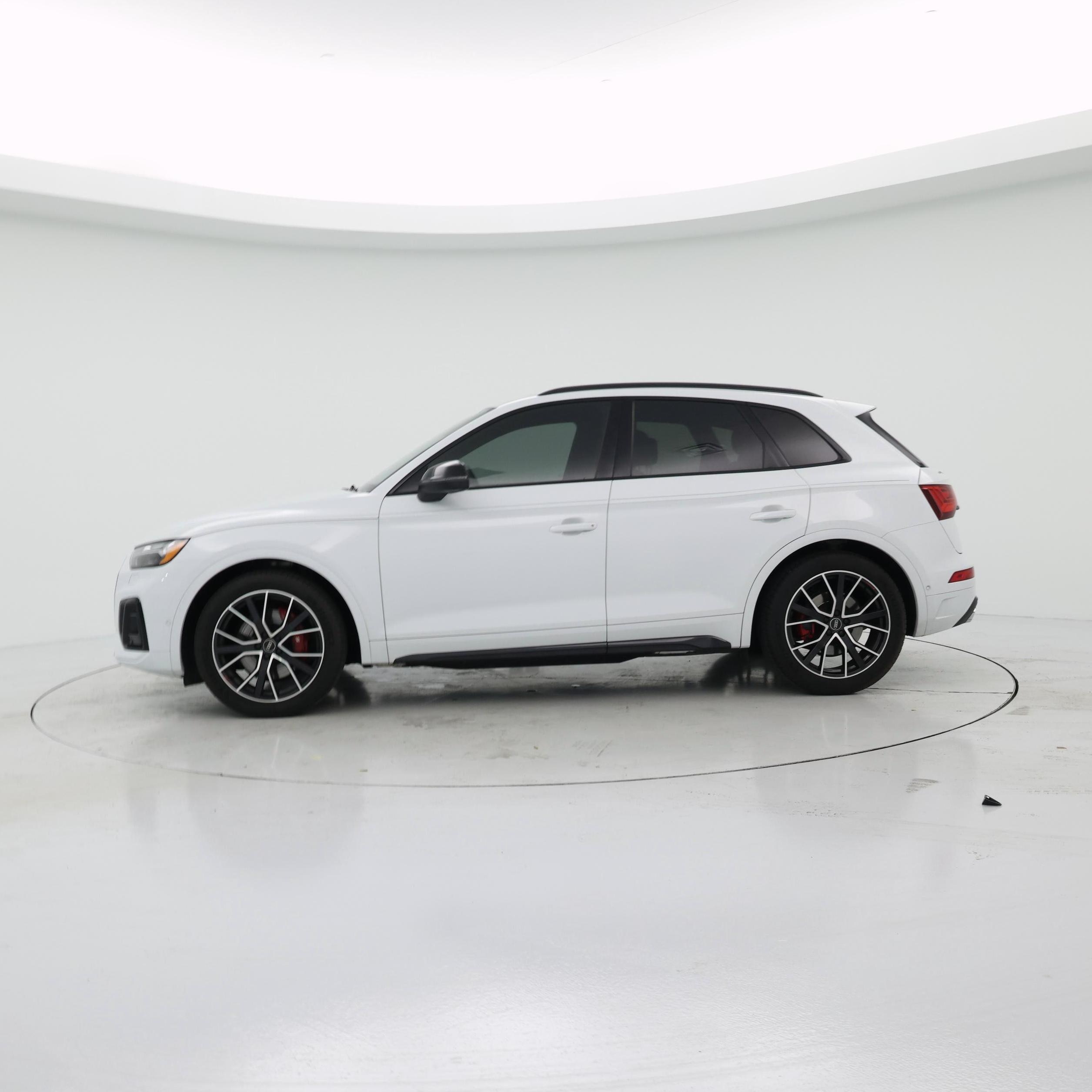 Thumbnail: 2021 Audi SQ5 - 3