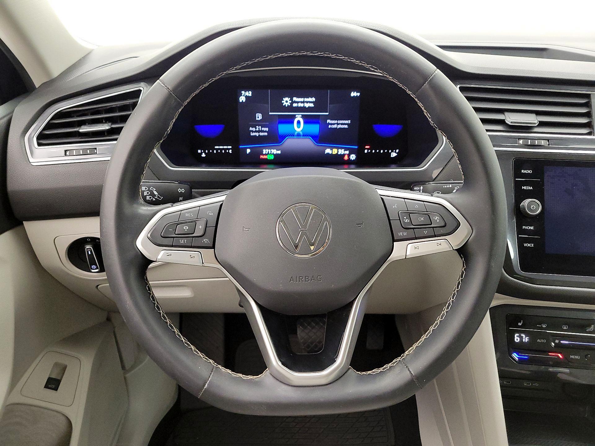 Thumbnail: 2022 Volkswagen Tiguan - 10