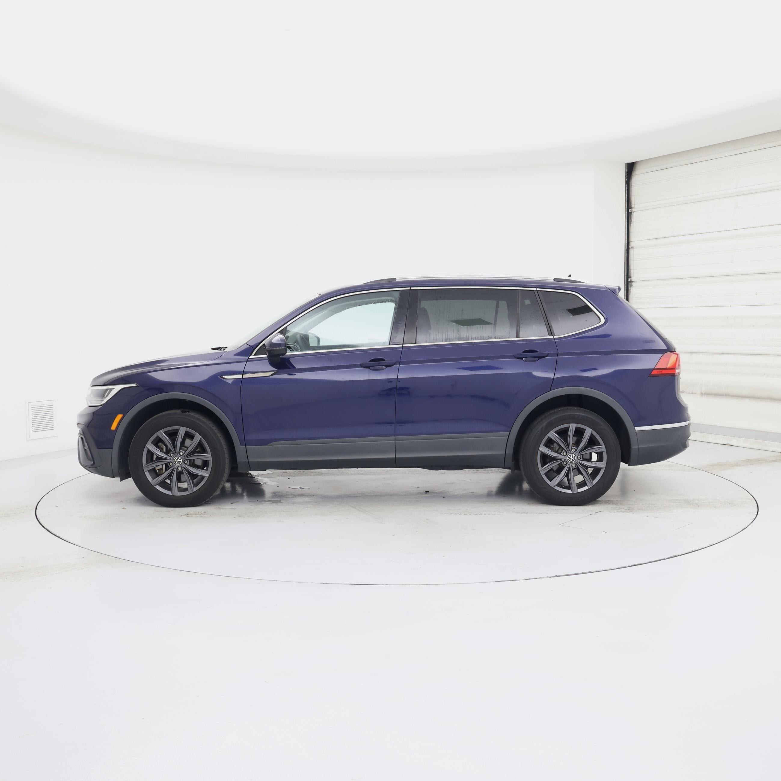 Thumbnail: 2022 Volkswagen Tiguan - 3