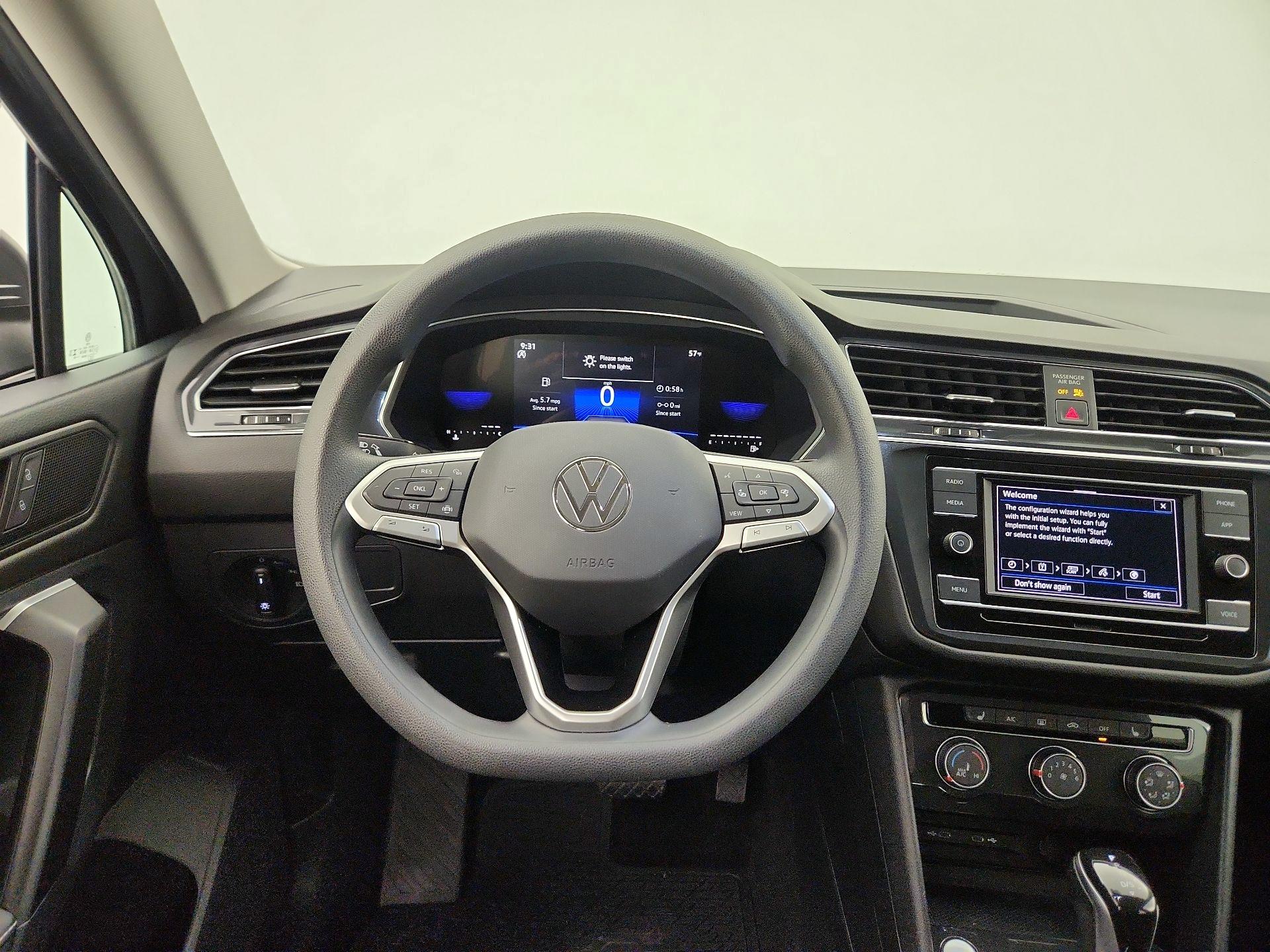 Thumbnail: 2023 Volkswagen Tiguan - 10
