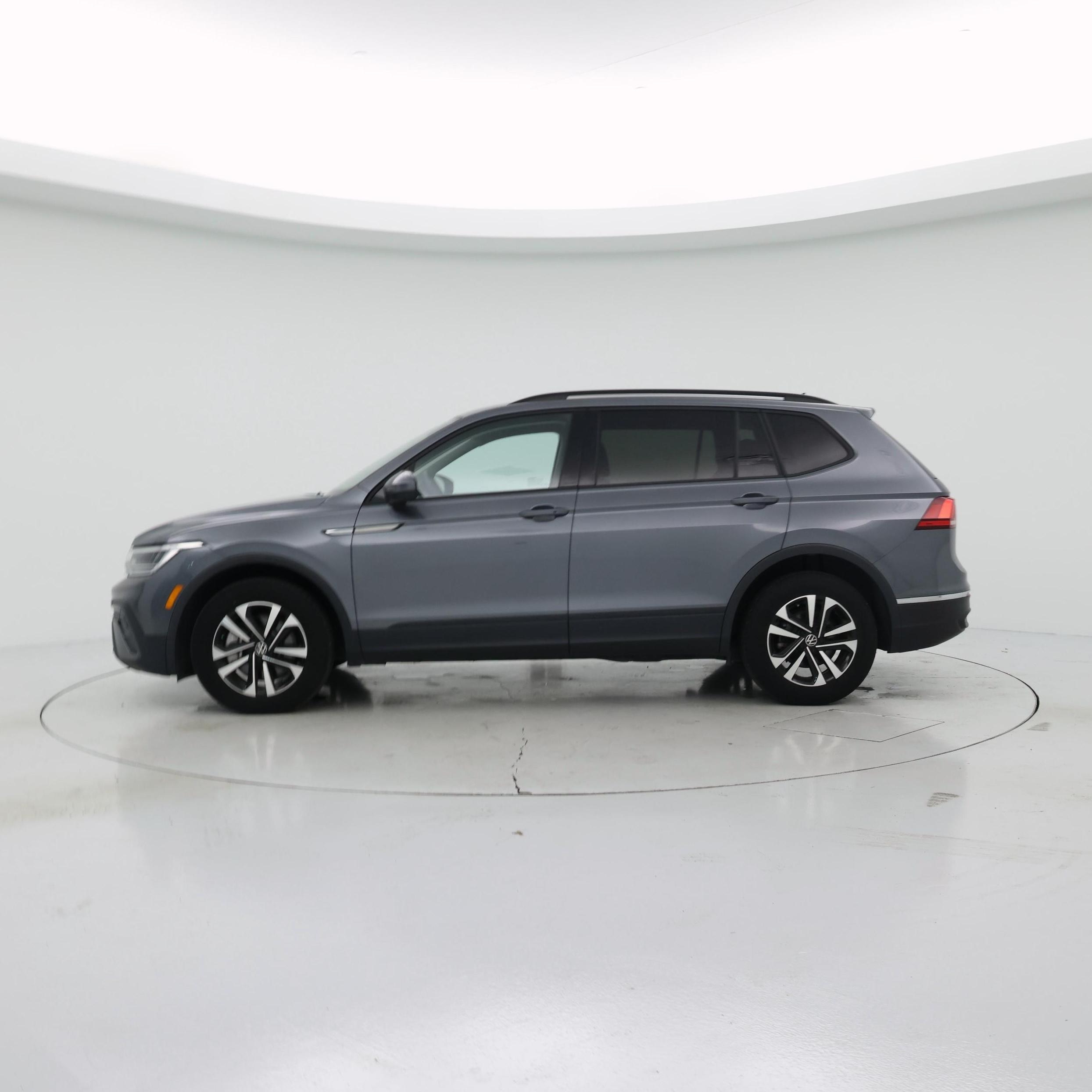 Thumbnail: 2023 Volkswagen Tiguan - 3